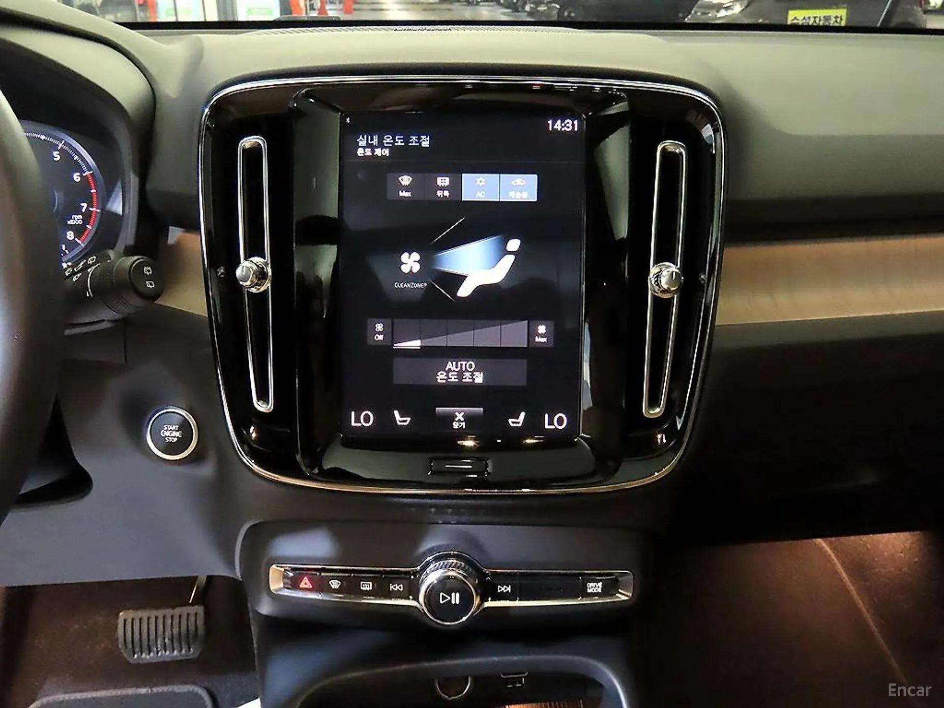 Volvo XC40 превью 11