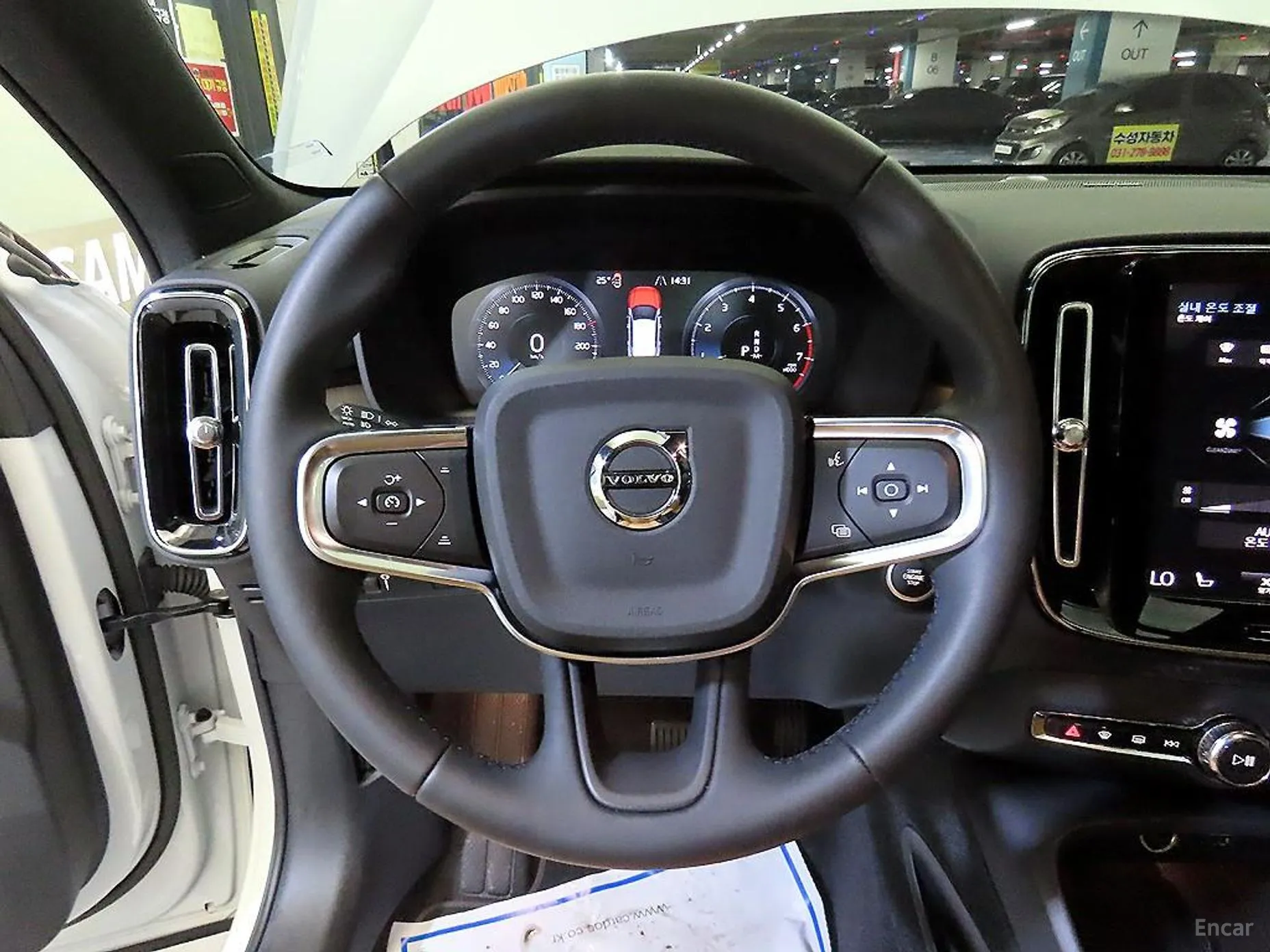 Volvo XC40 превью 12
