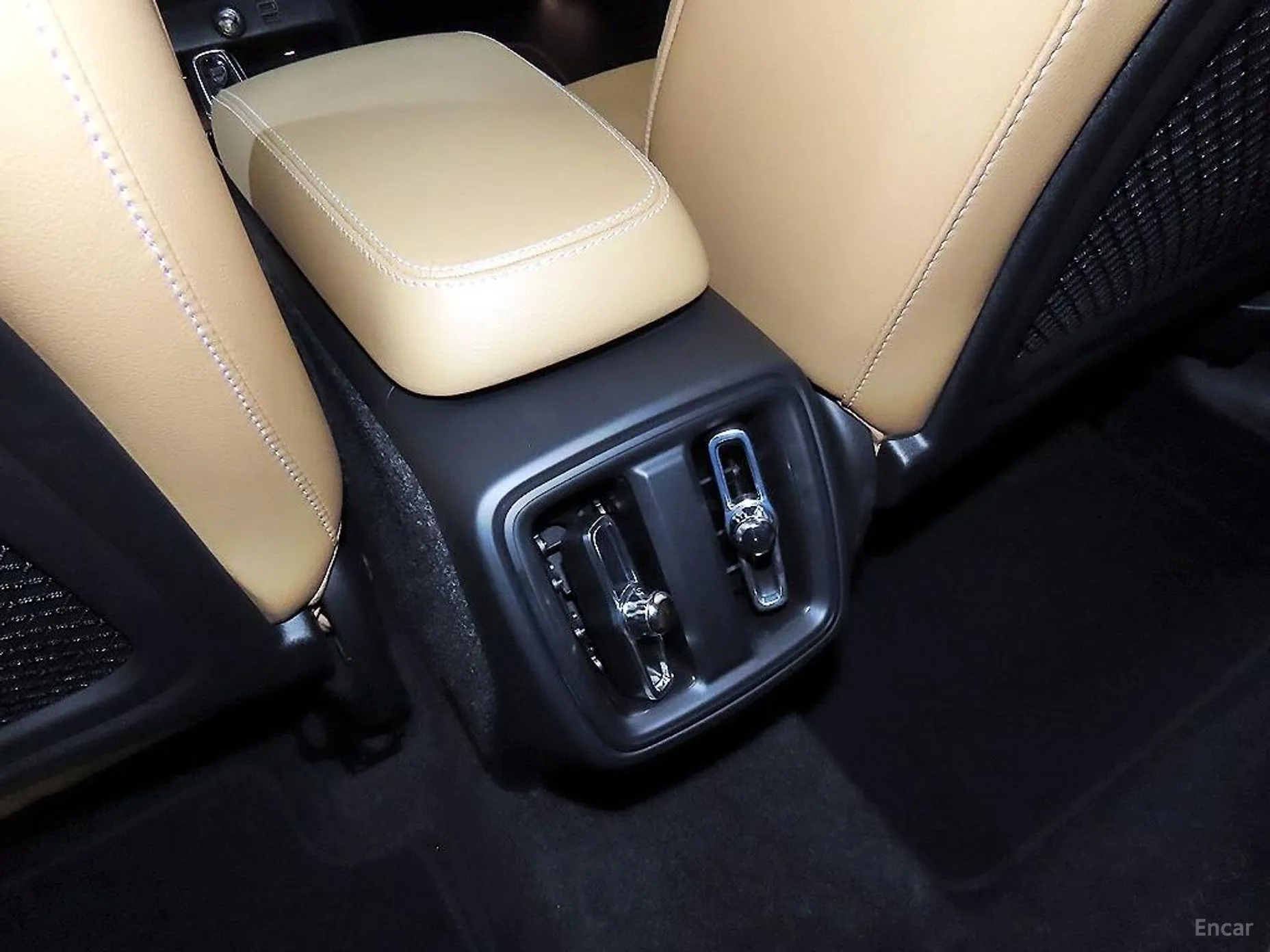 Volvo XC40 превью 14