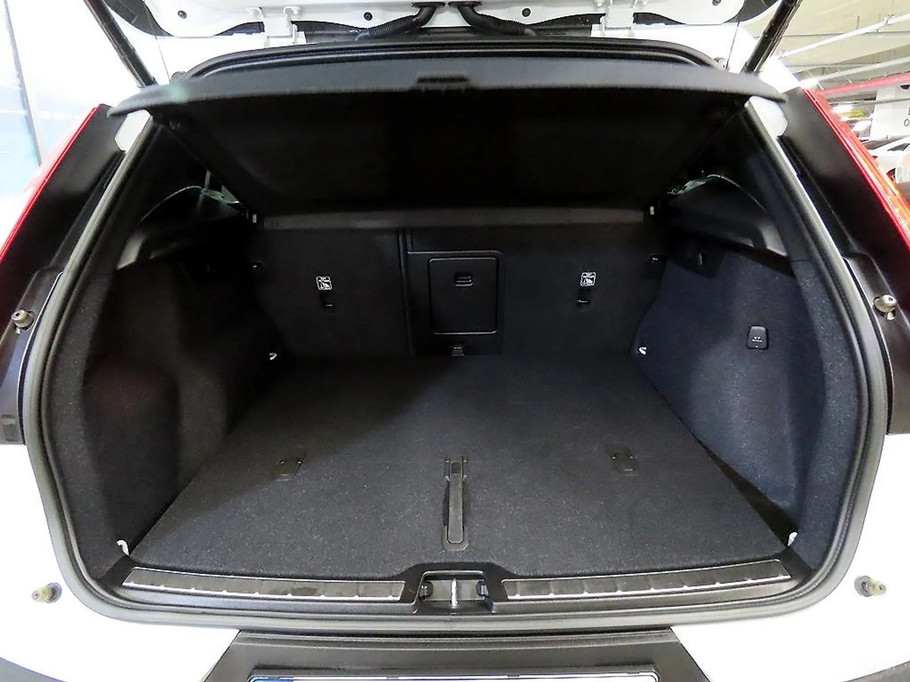 Volvo XC40 превью 17