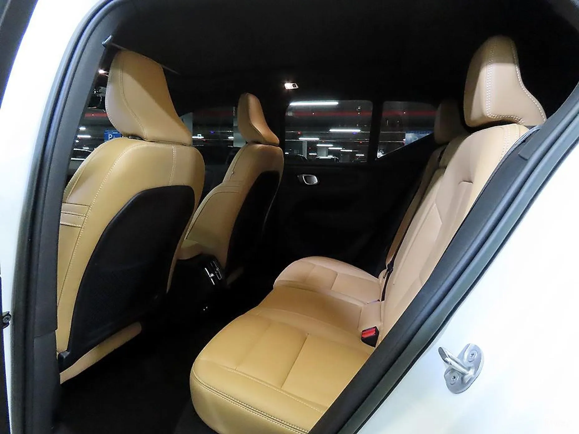 Volvo XC40 превью 19