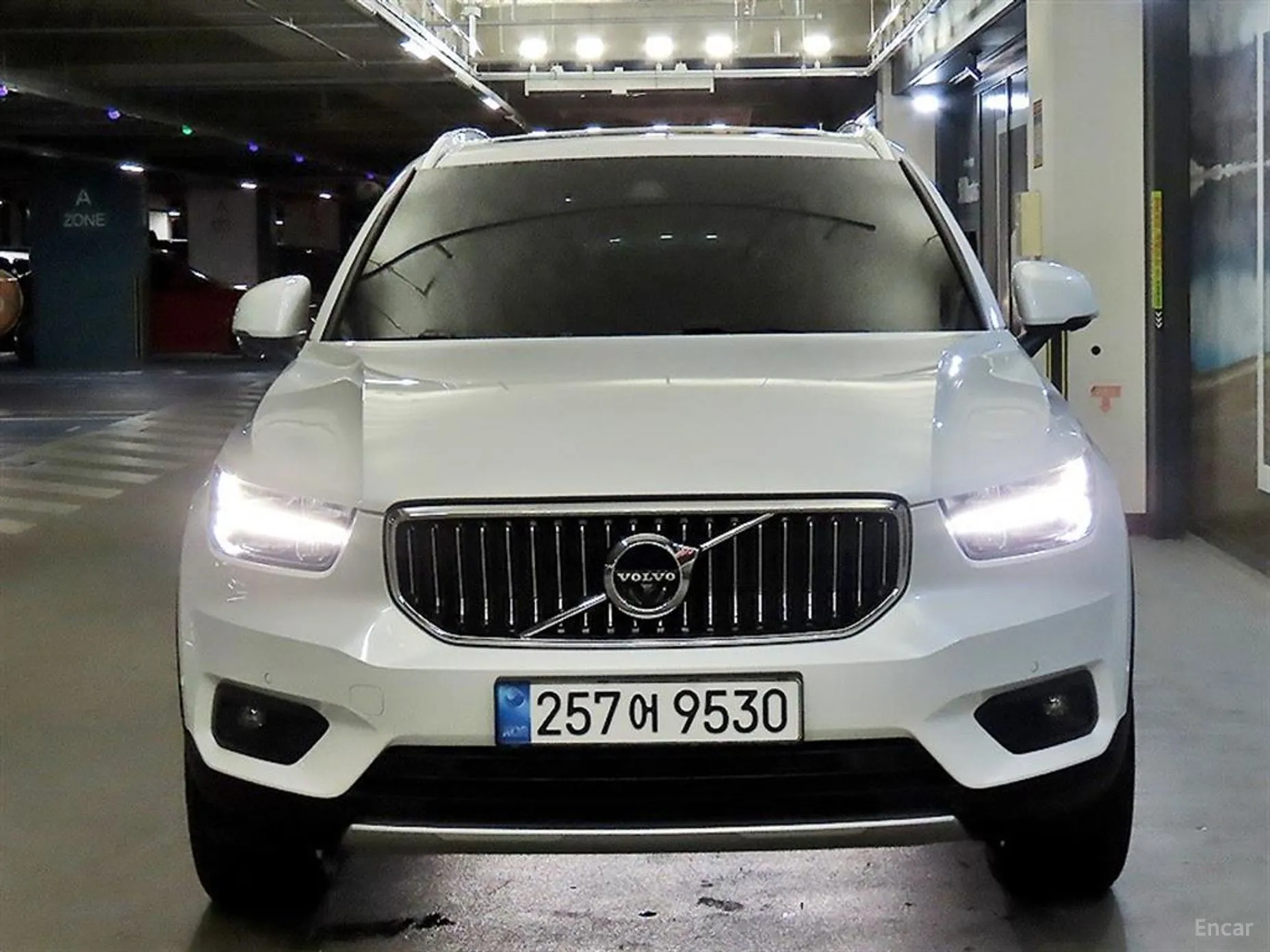 Volvo XC40 превью 3