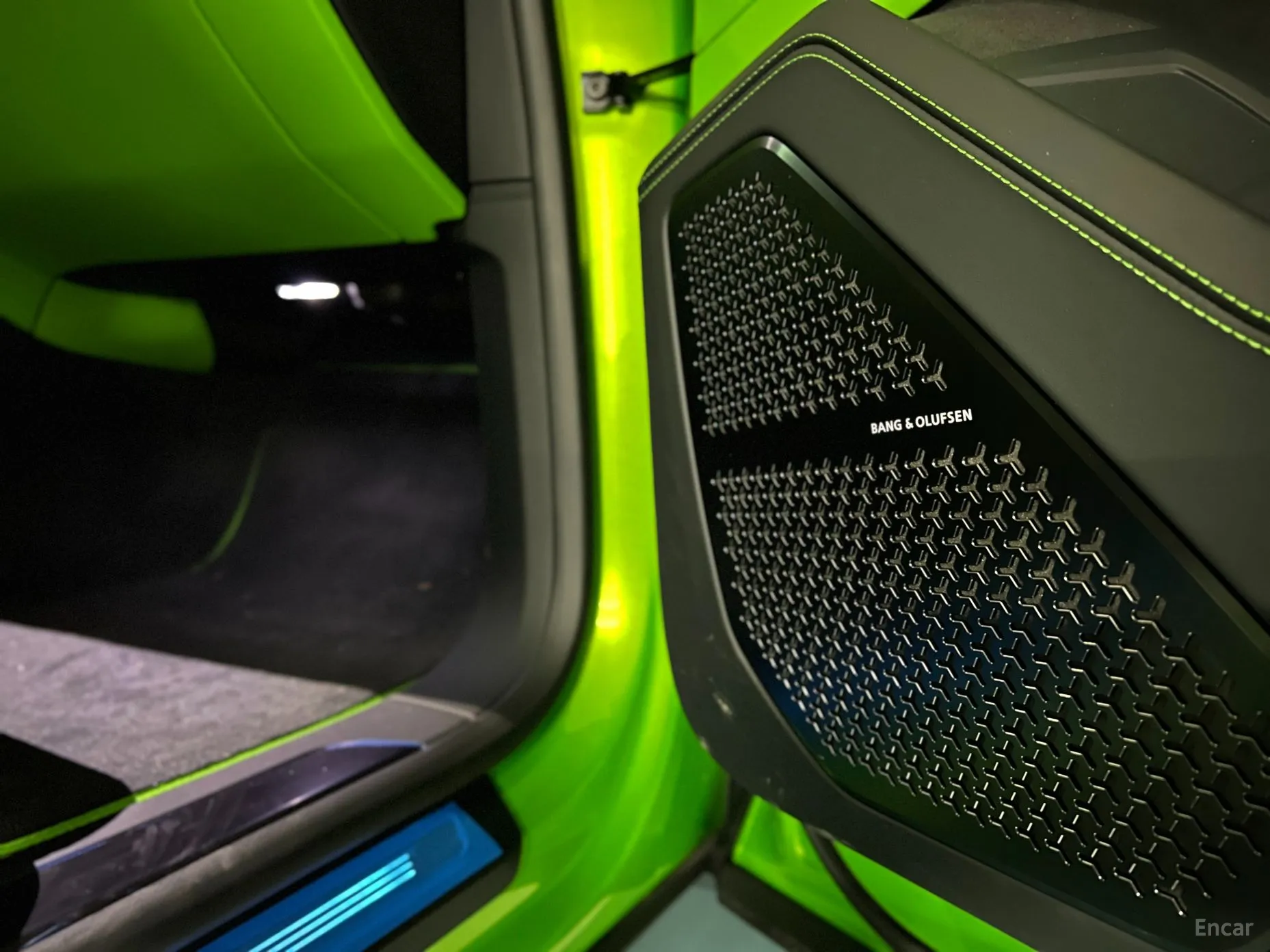 Lamborghini Urus превью 9