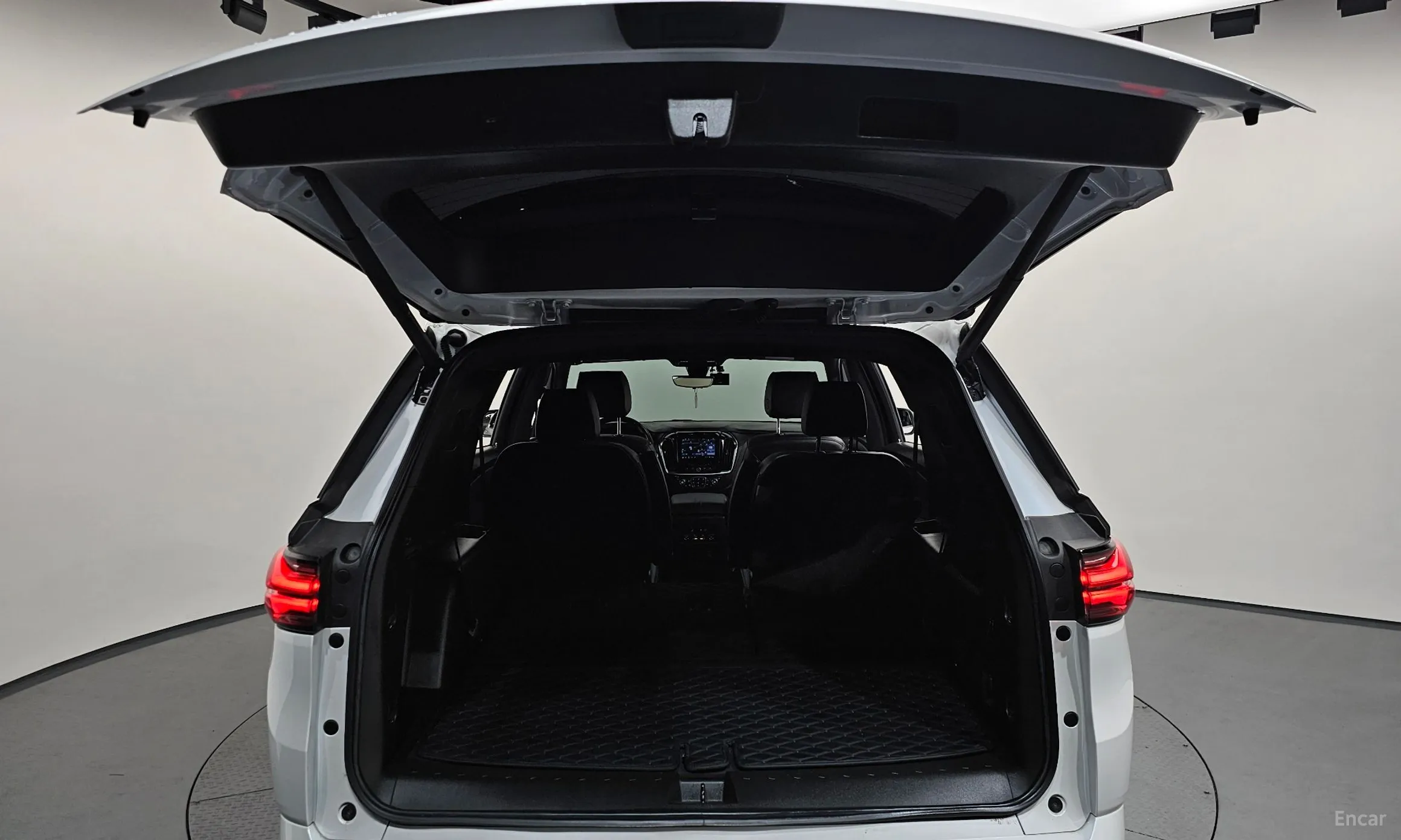Chevrolet (GM Daewoo) Traverse превью 18