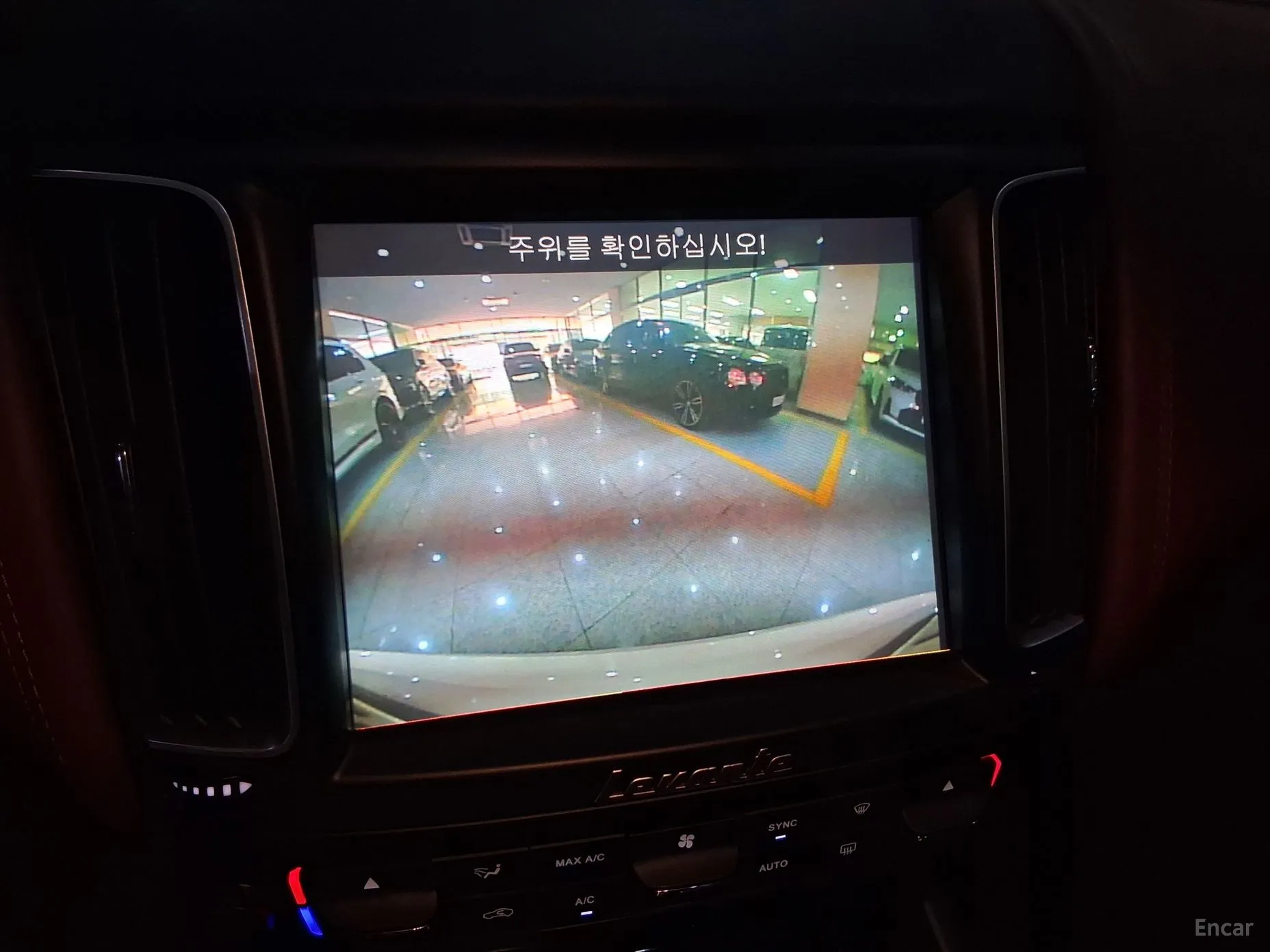 Maserati Levante превью 14