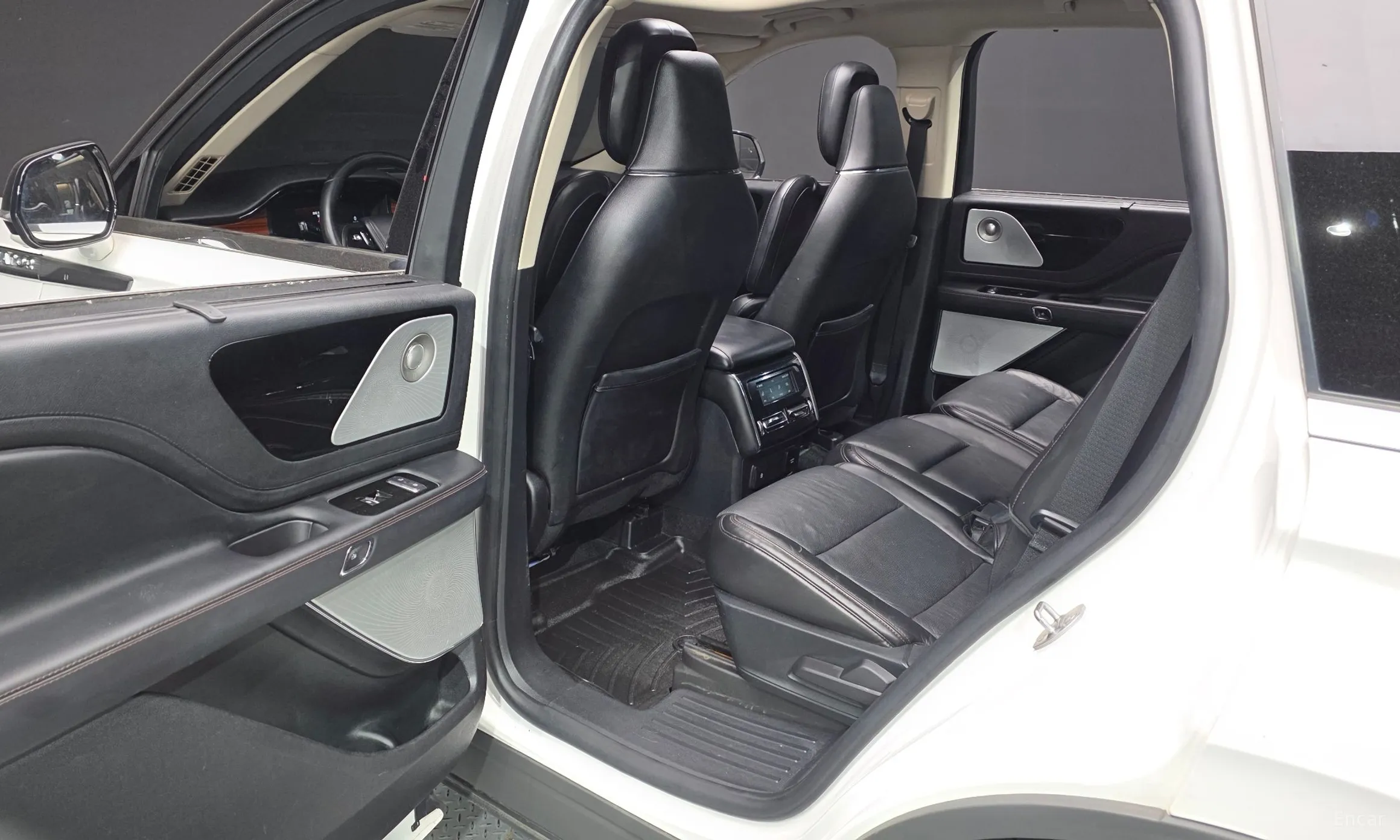 Lincoln Aviator 2nd Generation превью 12