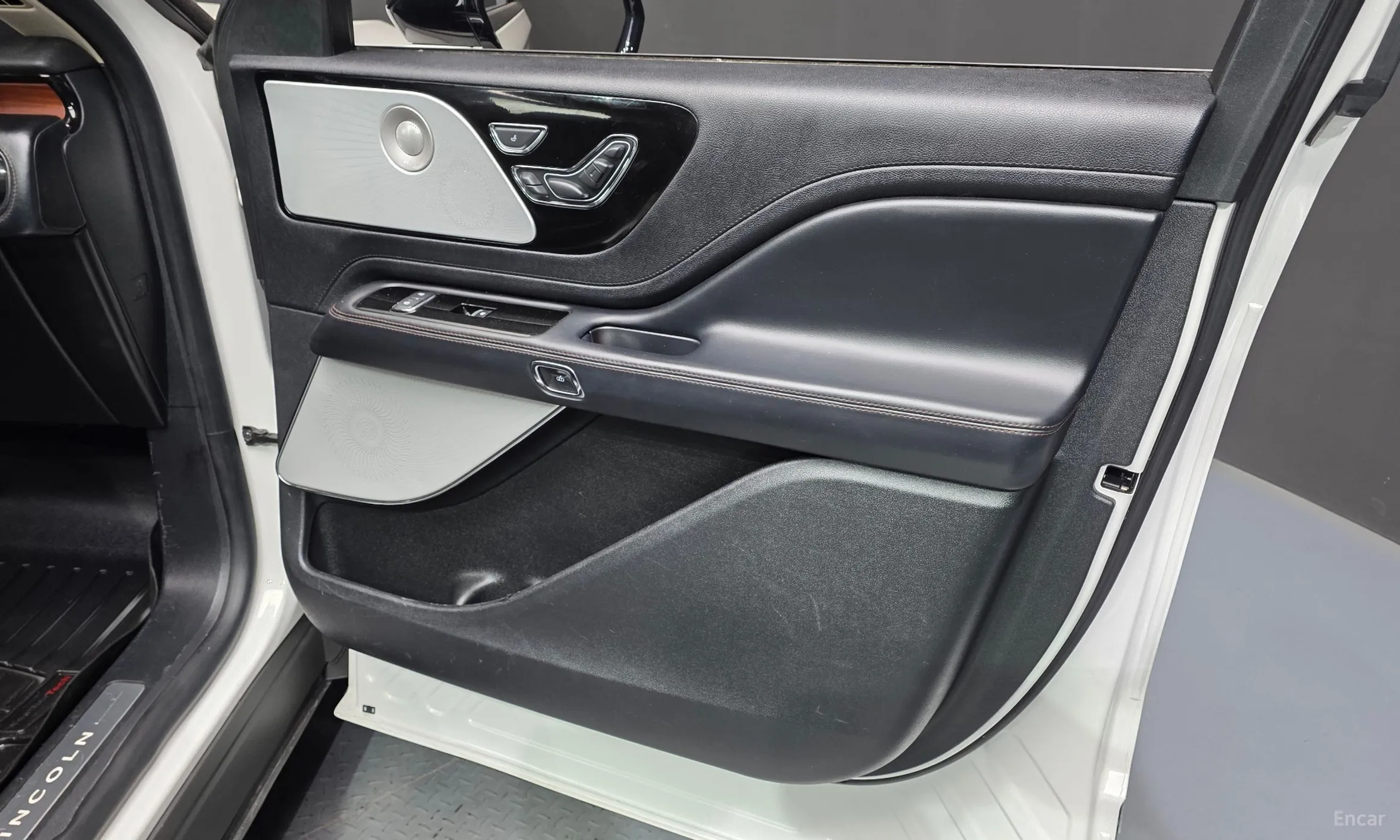 Lincoln Aviator 2nd Generation превью 18
