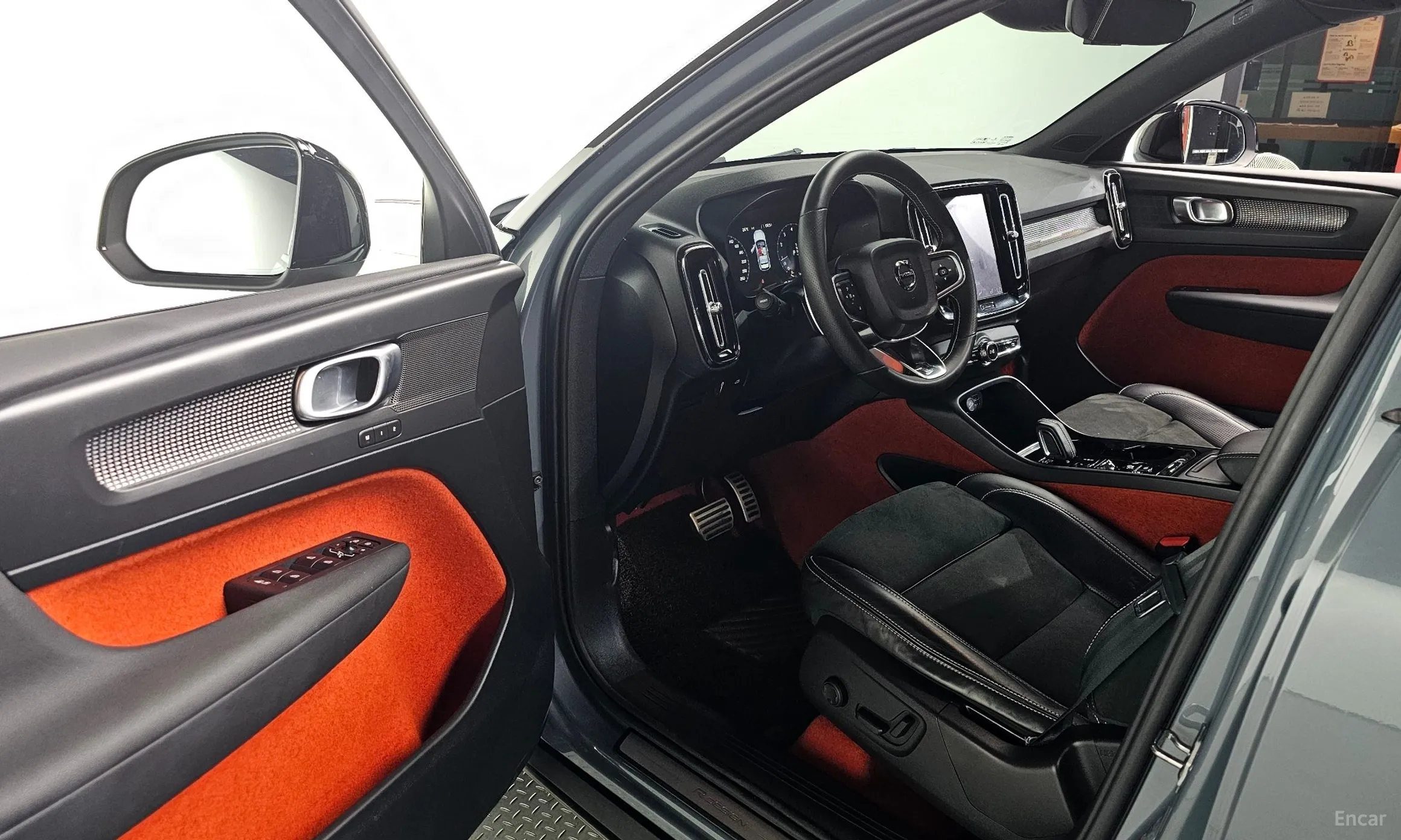 Volvo XC40 превью 10