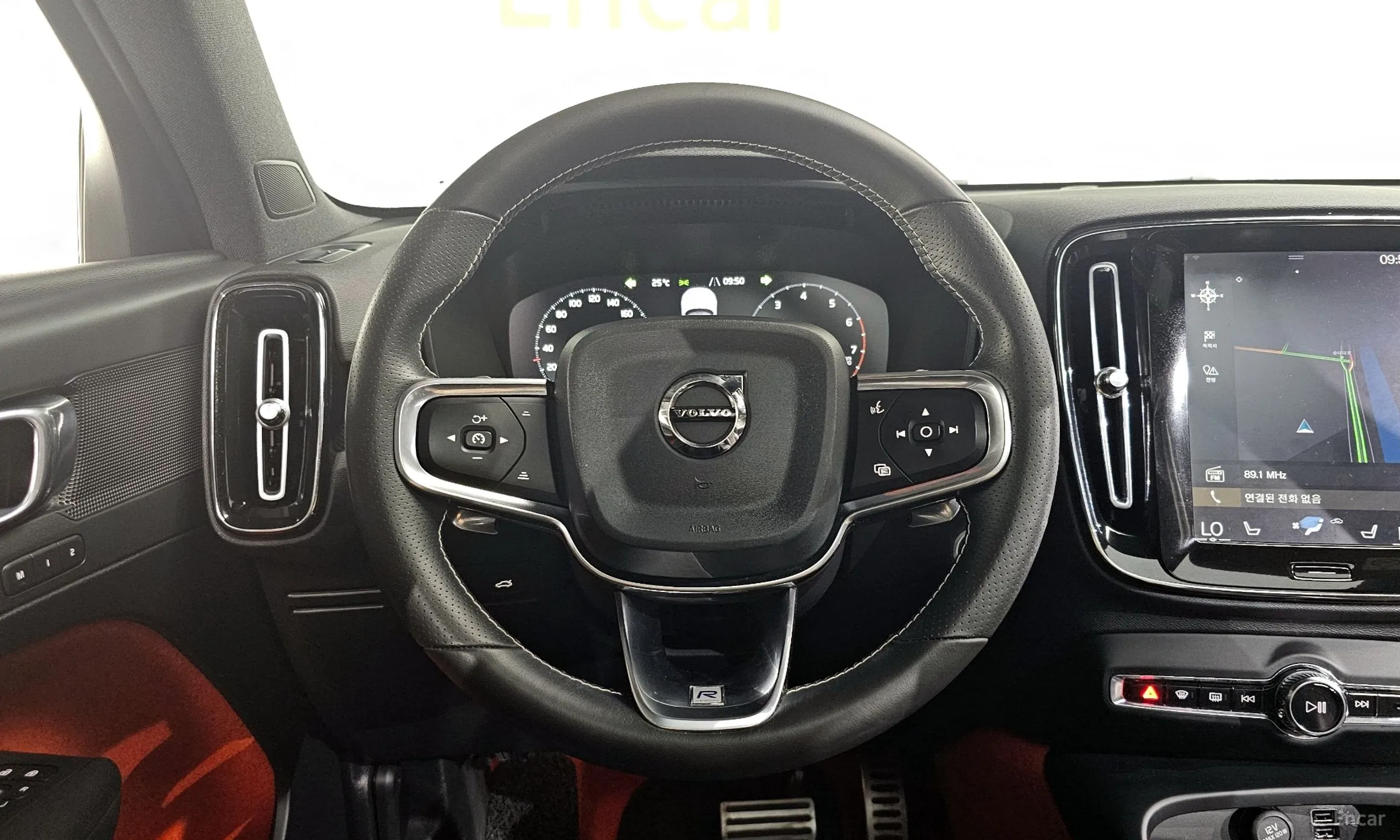 Volvo XC40 превью 12