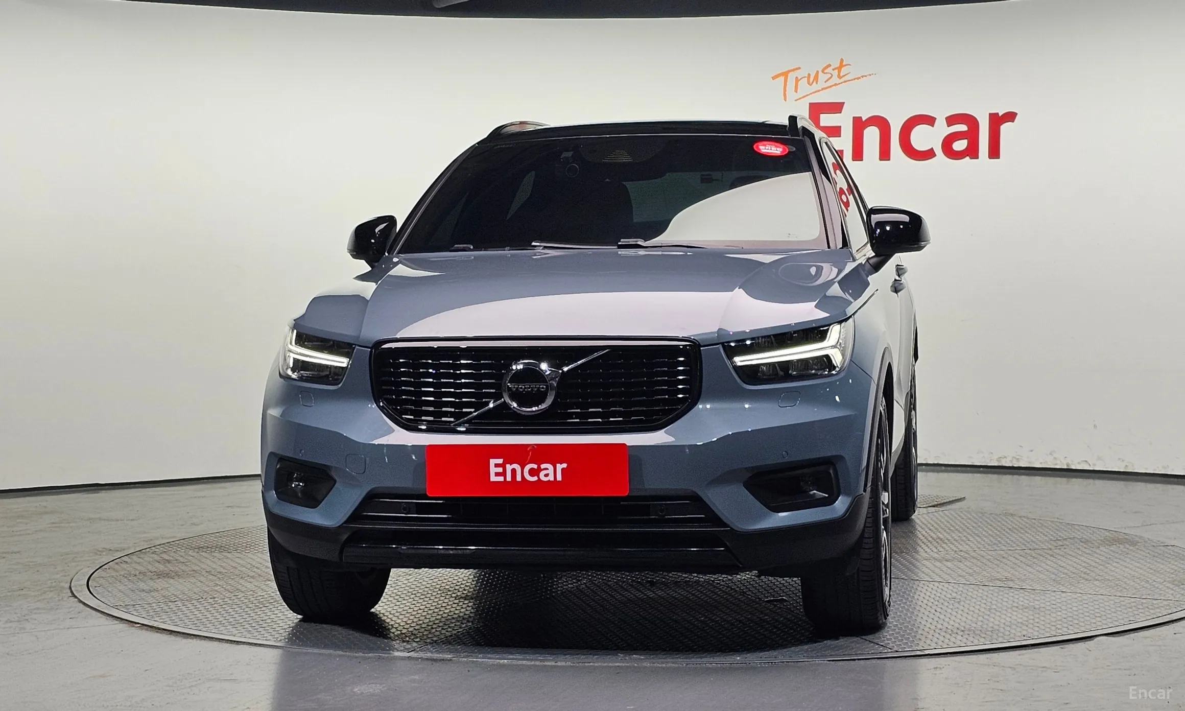 Volvo XC40 превью 3