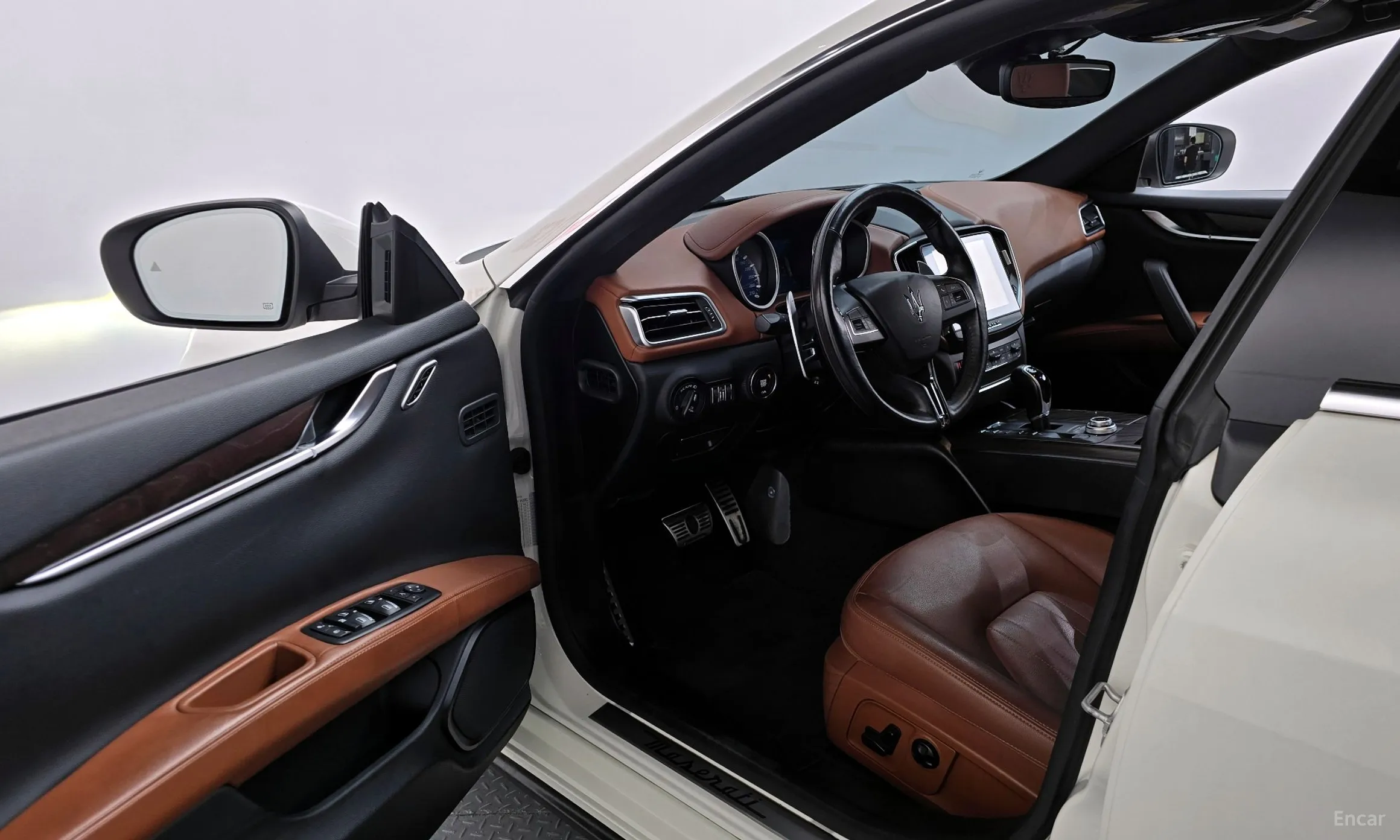 Maserati Ghibli превью 10