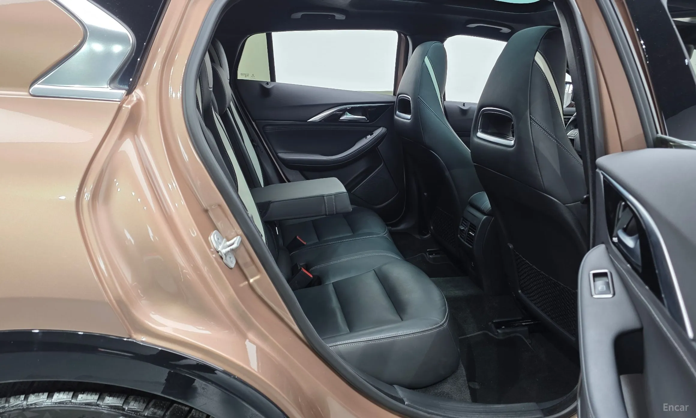 Infiniti Q30 превью 12