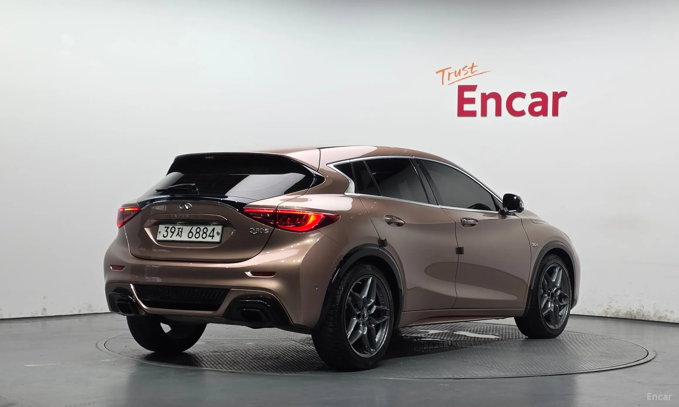 Infiniti Q30