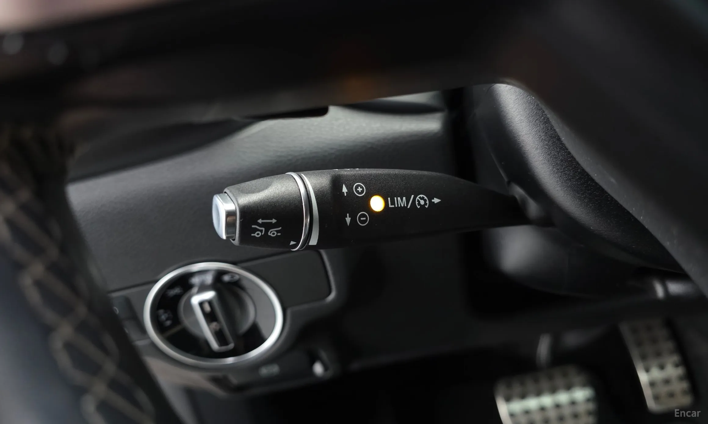 Infiniti Q30 превью 18
