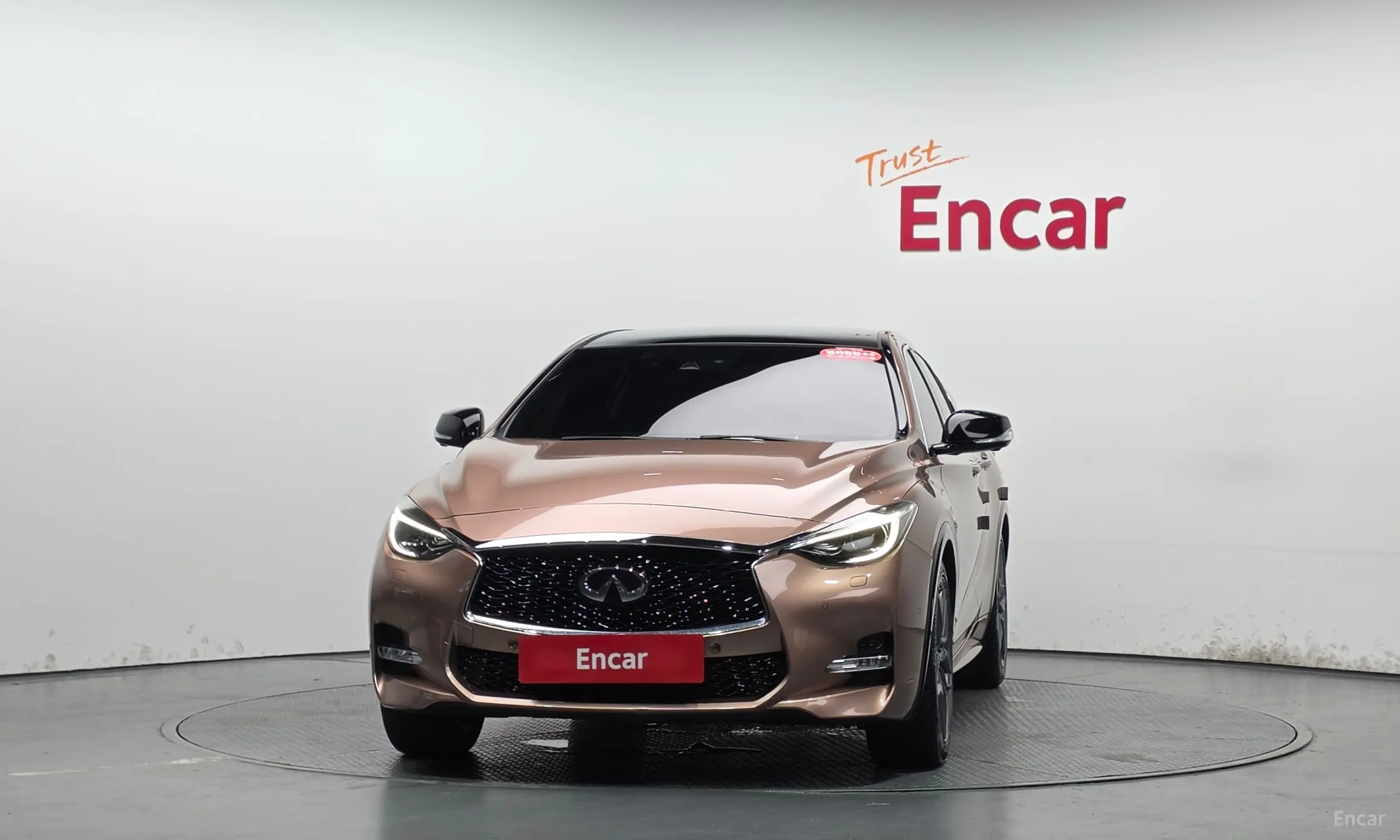 Infiniti Q30 превью 3