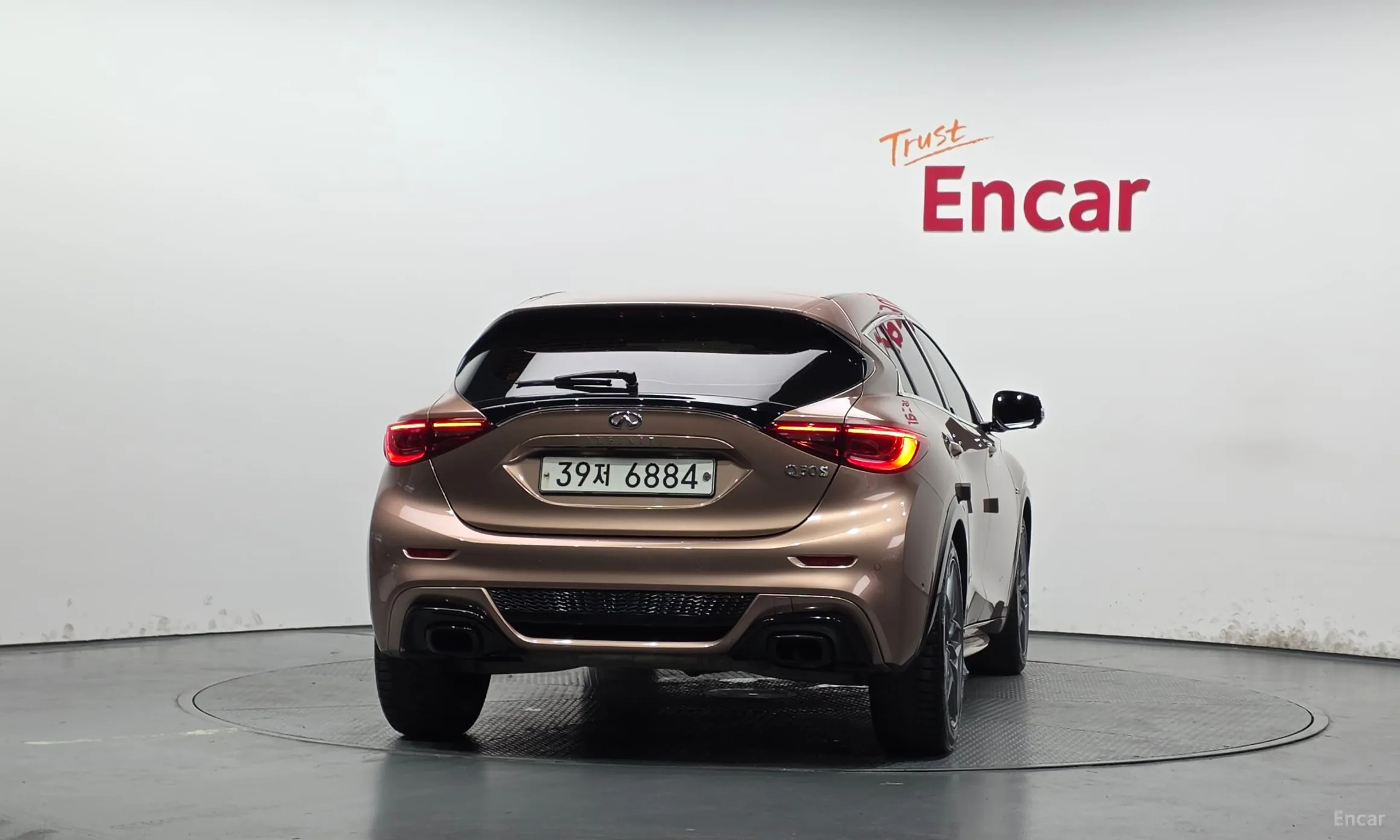Infiniti Q30 превью 4