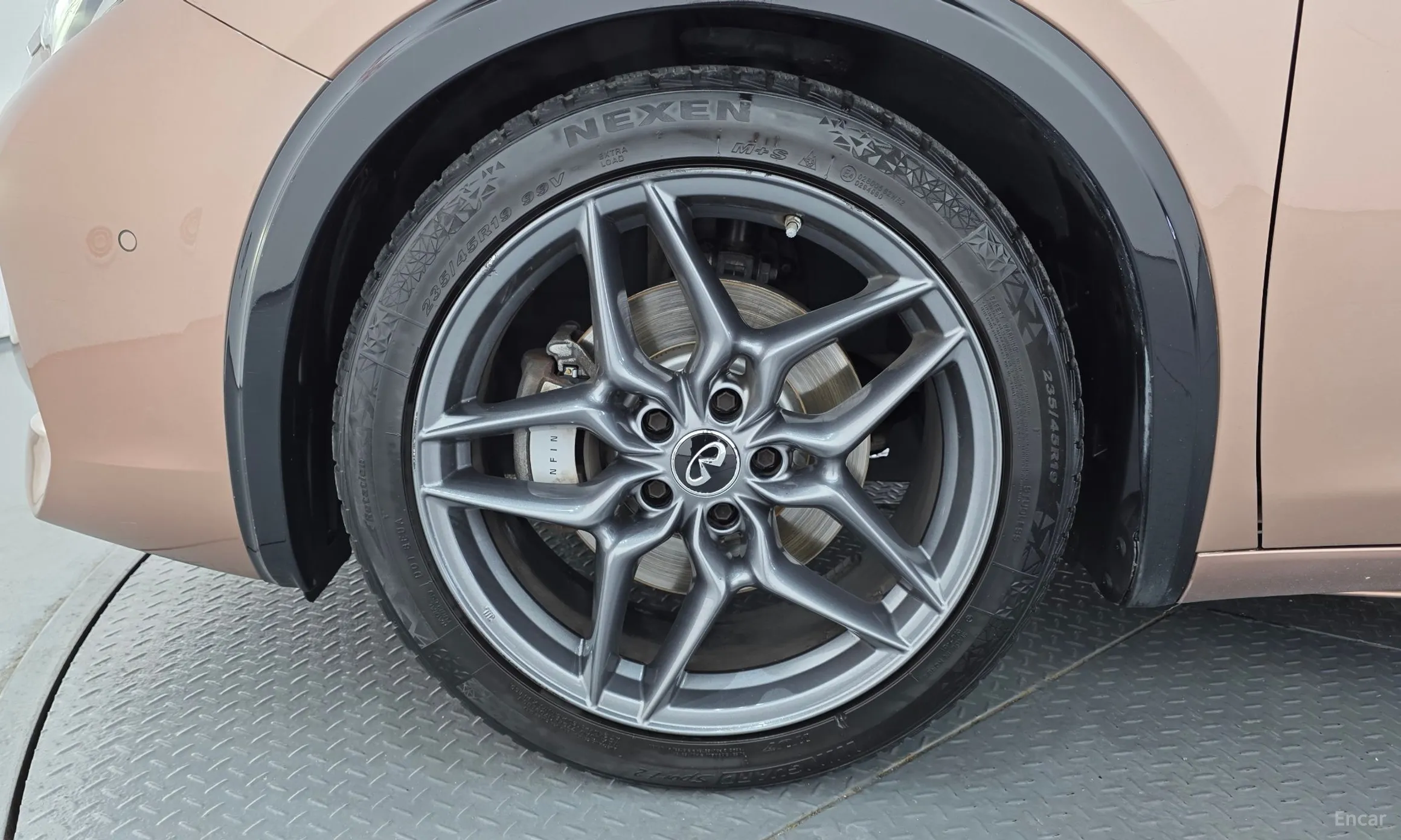Infiniti Q30 превью 5