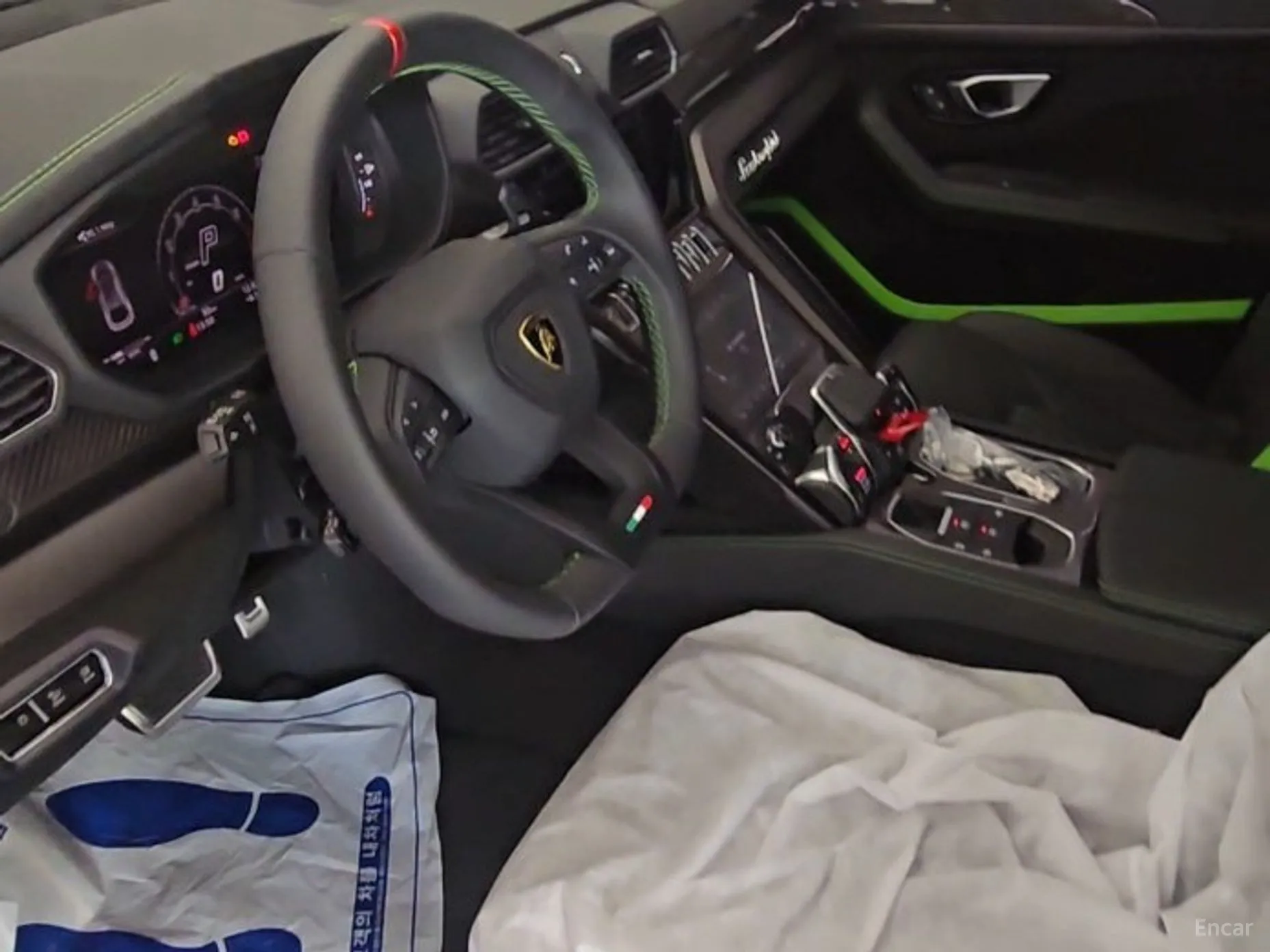 Lamborghini Urus превью 13