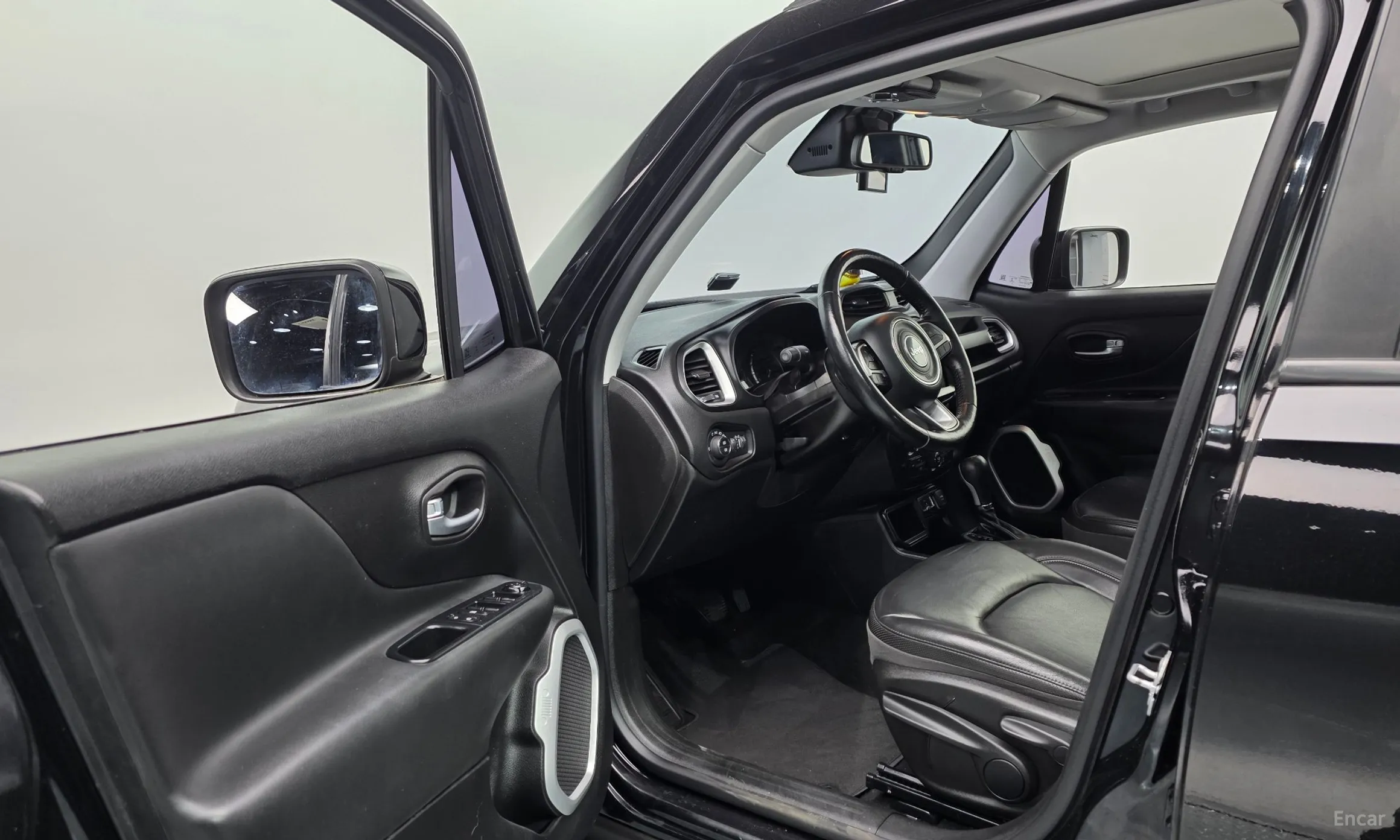 Jeep Renegade превью 10
