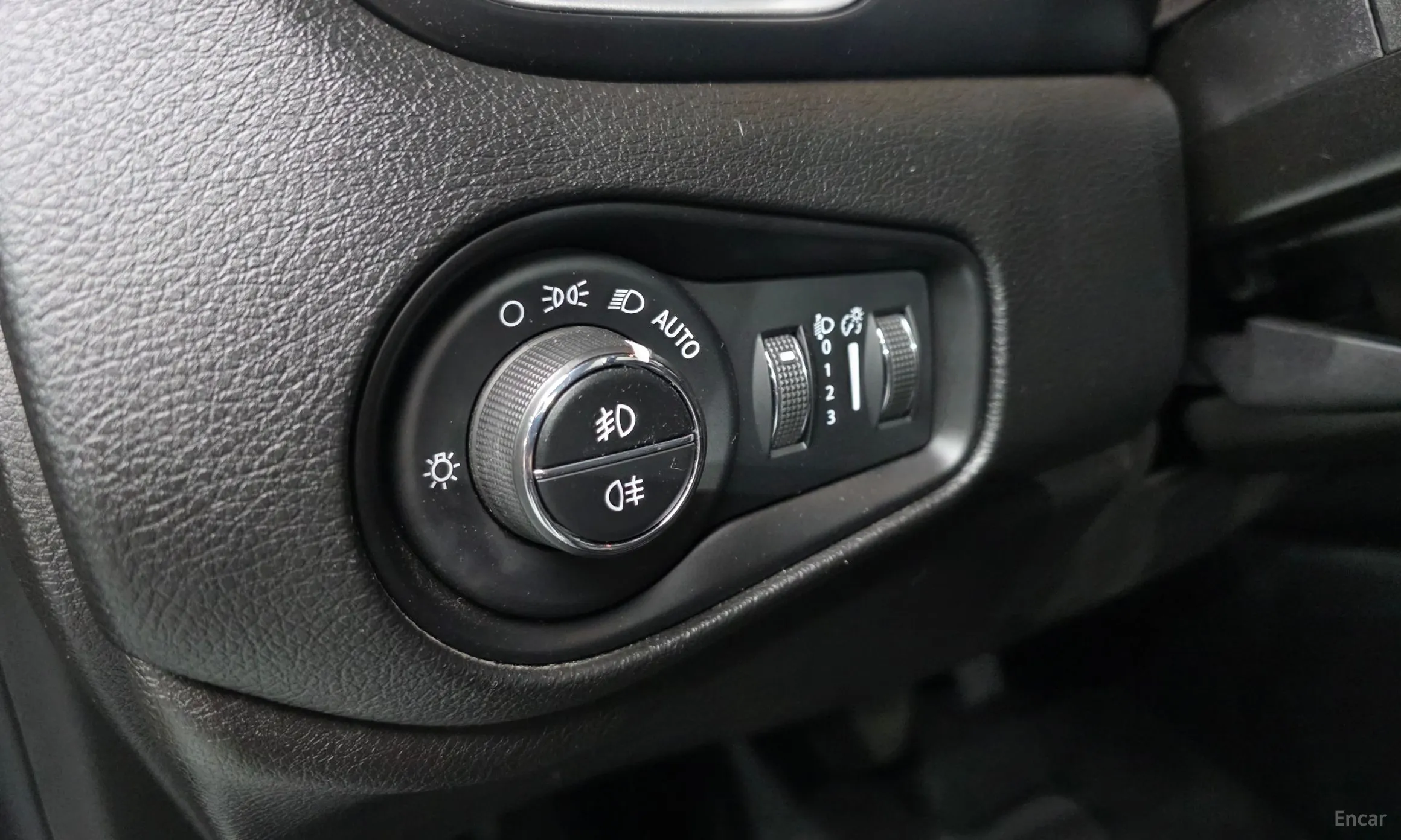 Jeep Renegade превью 12