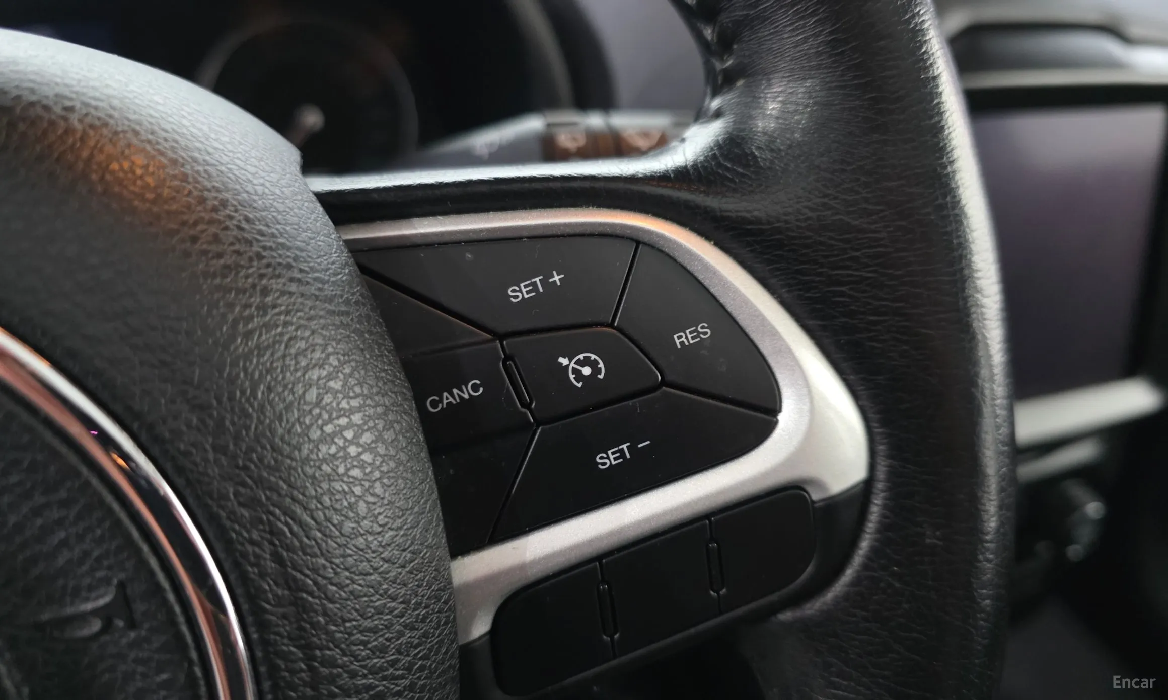 Jeep Renegade превью 15
