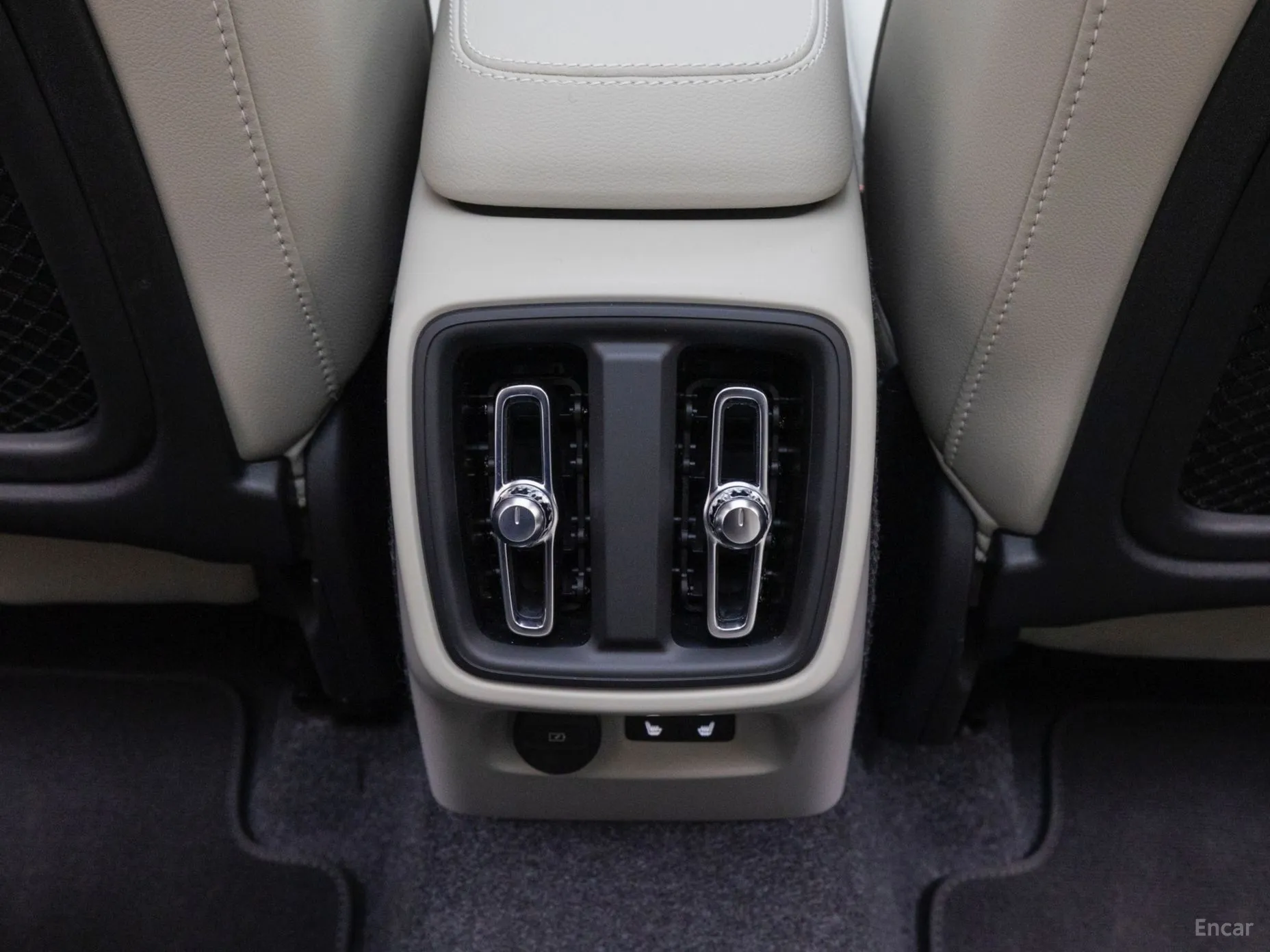 Volvo XC40 превью 14