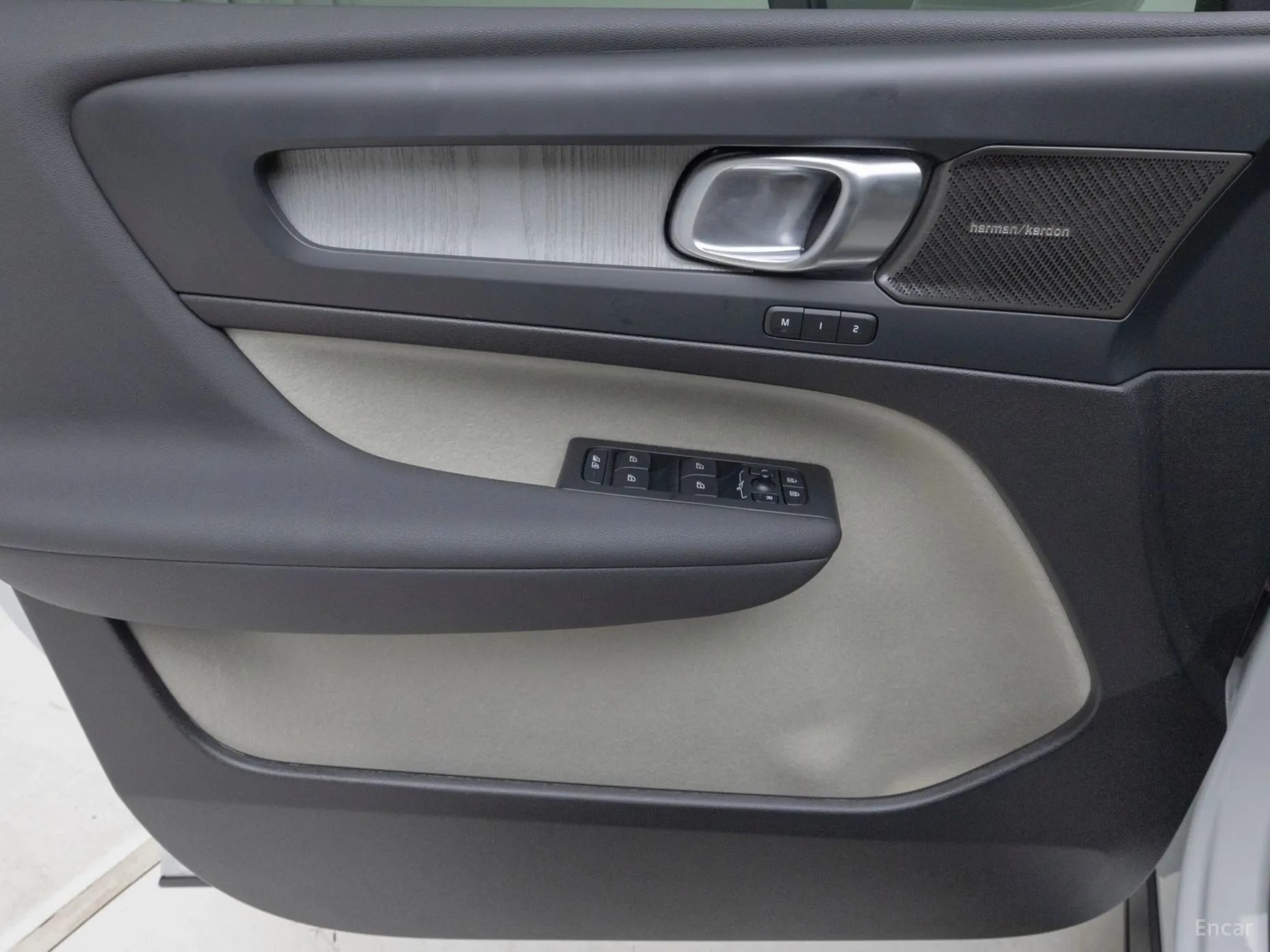 Volvo XC40 превью 15