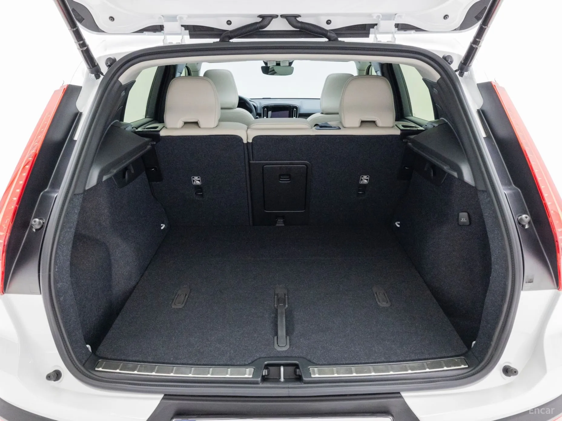 Volvo XC40 превью 16