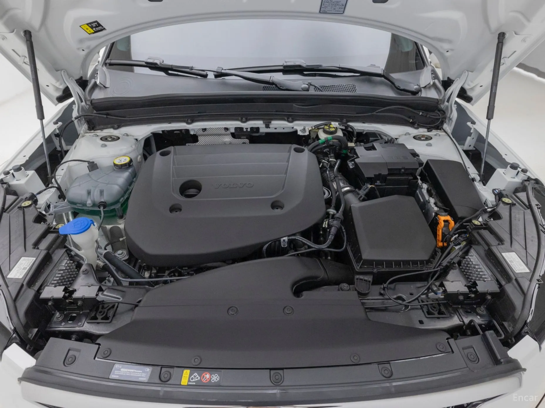 Volvo XC40 превью 5