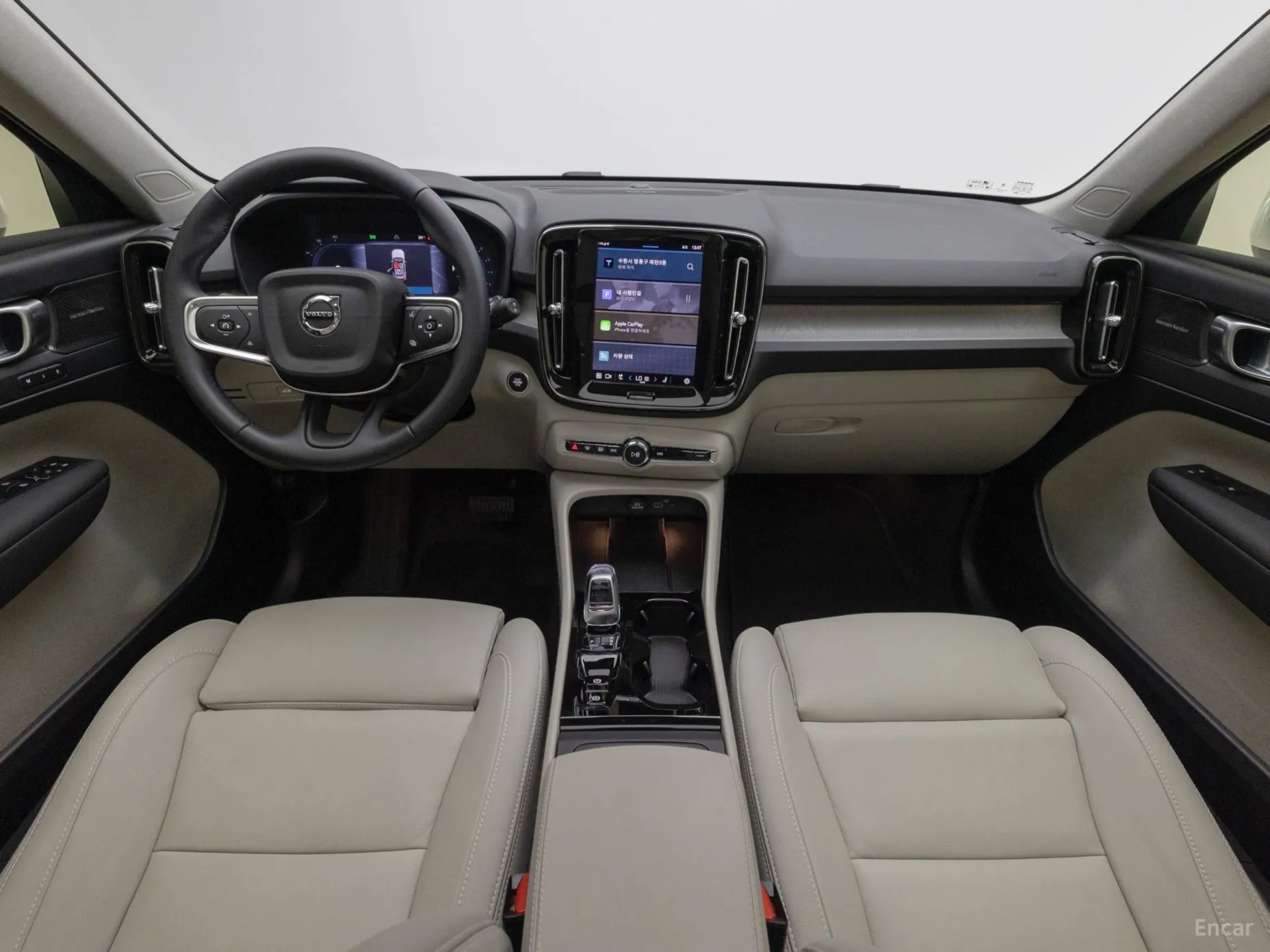 Volvo XC40 превью 6