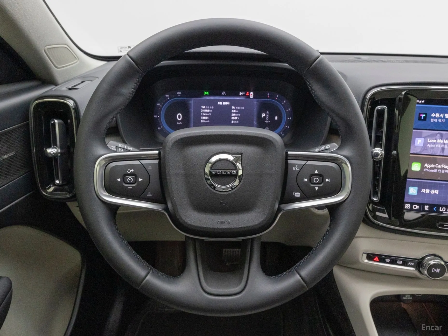 Volvo XC40 превью 7