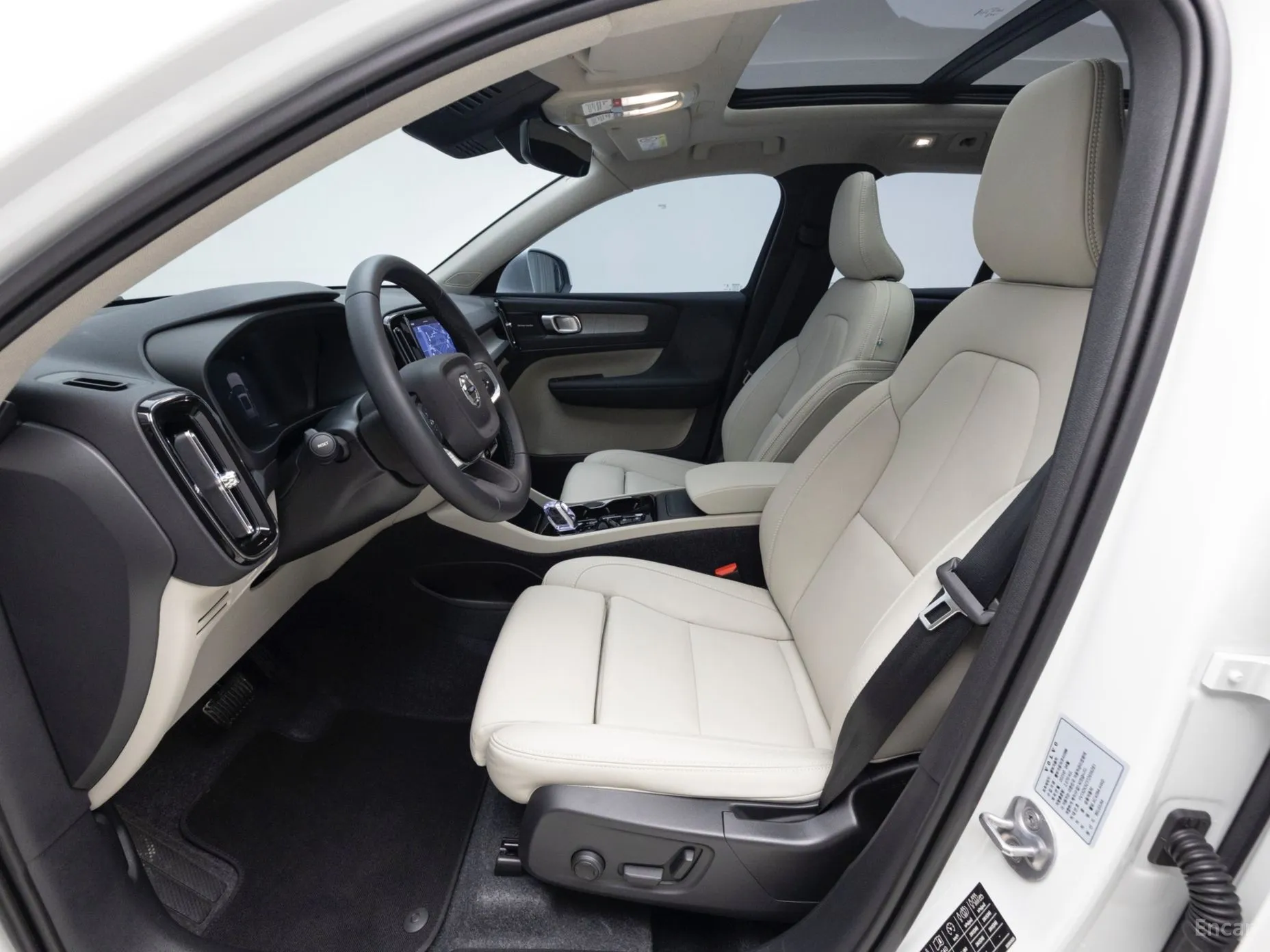 Volvo XC40 превью 11