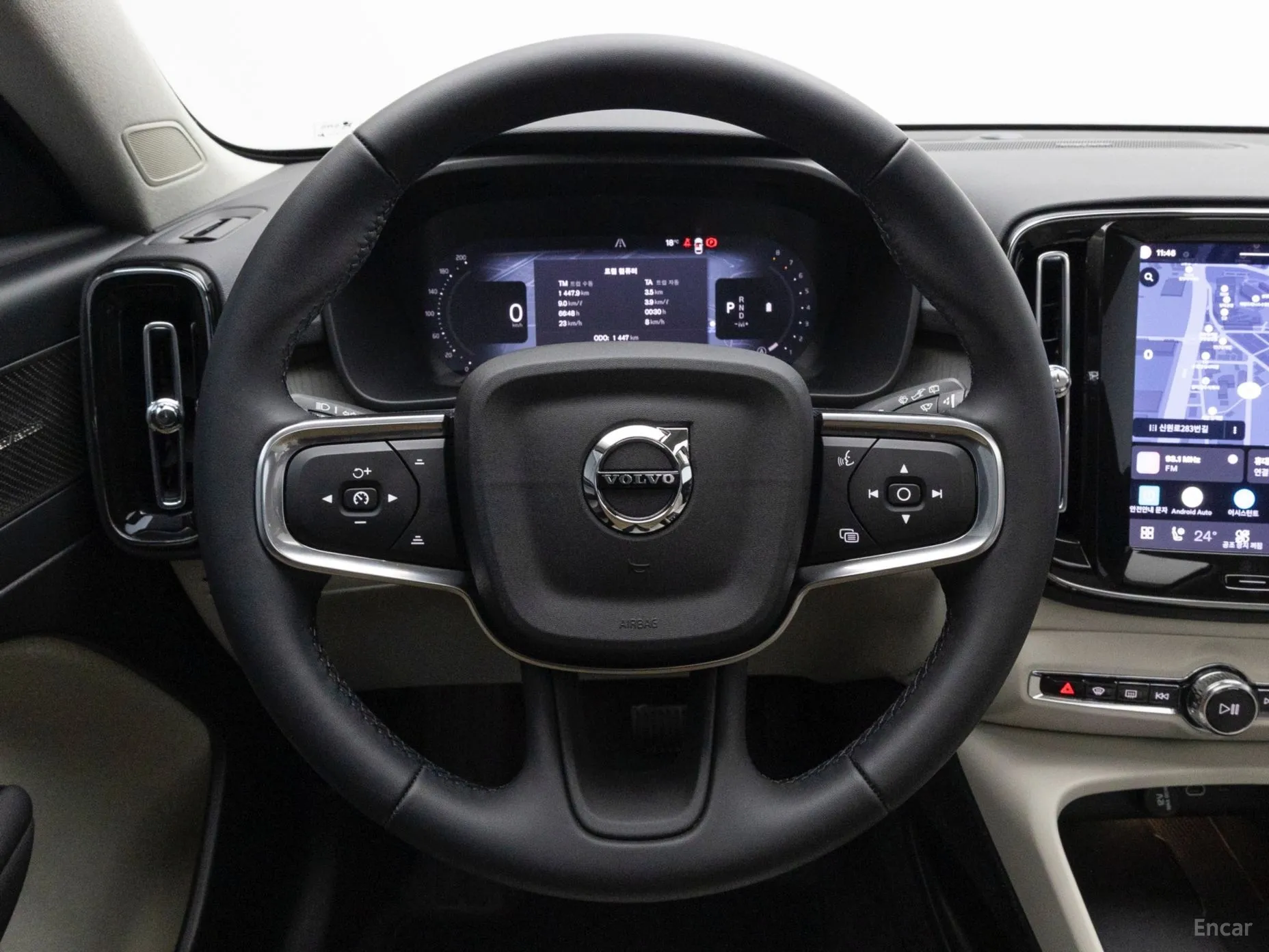 Volvo XC40 превью 12