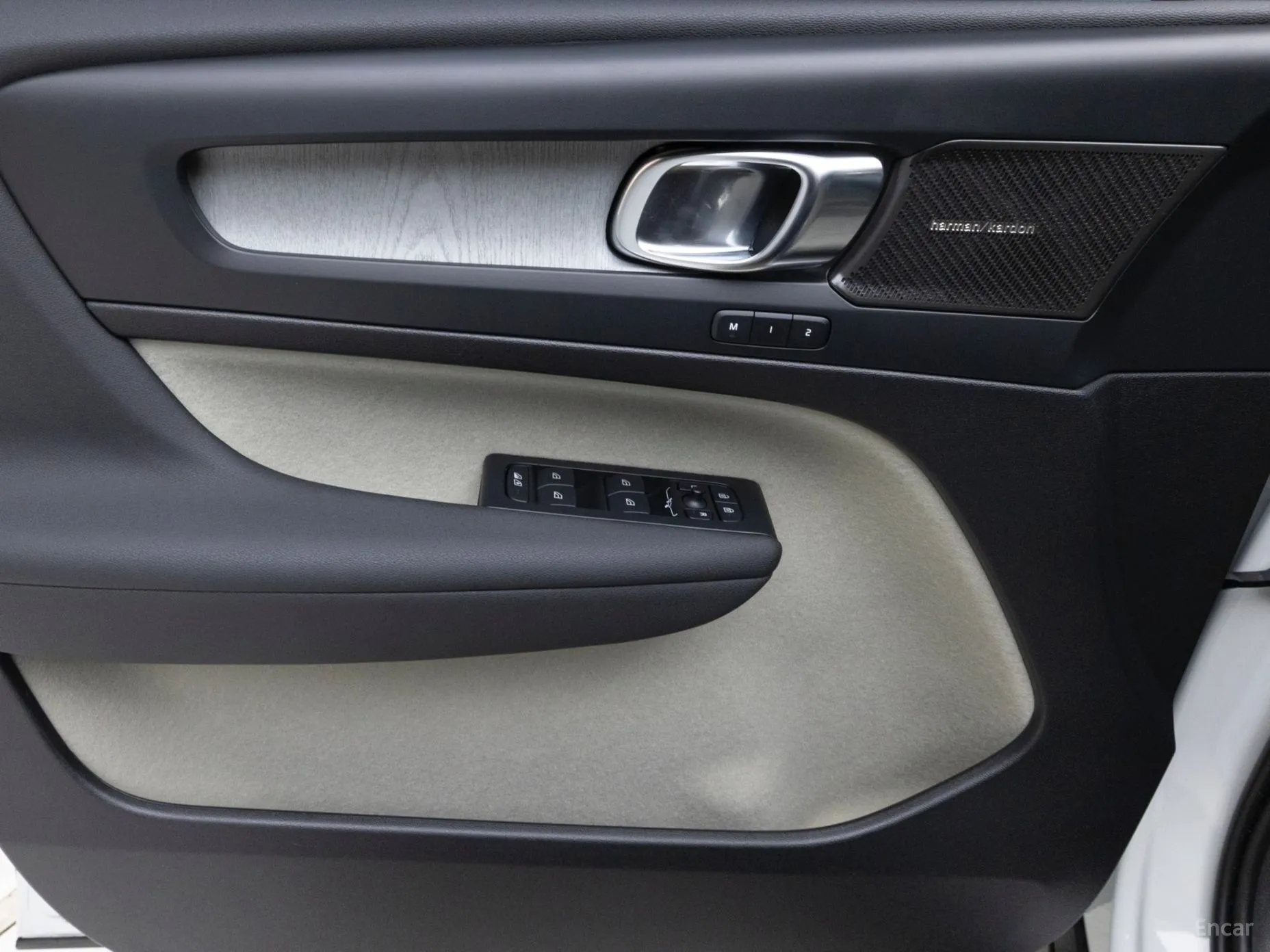 Volvo XC40 превью 15