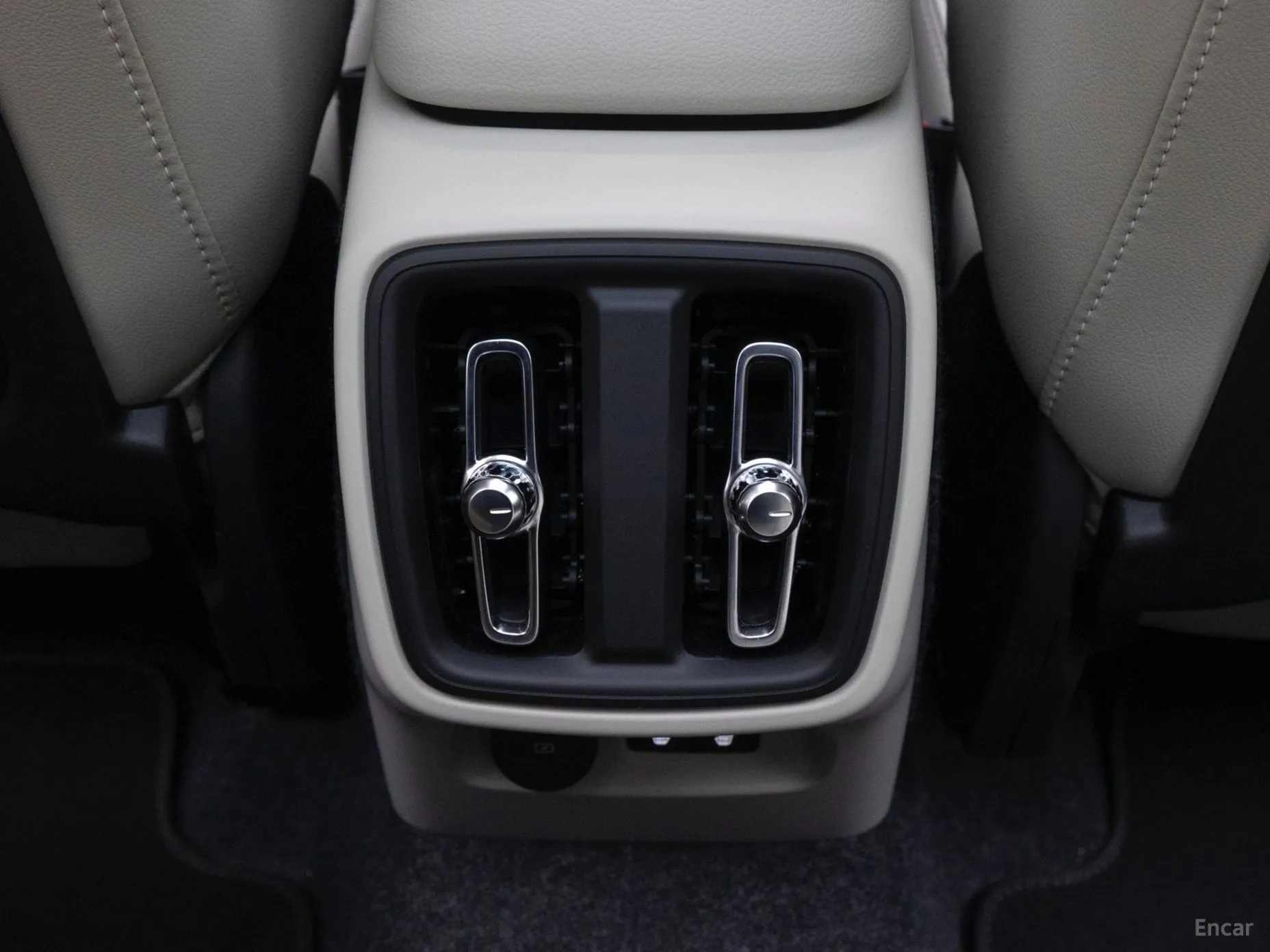 Volvo XC40 превью 16