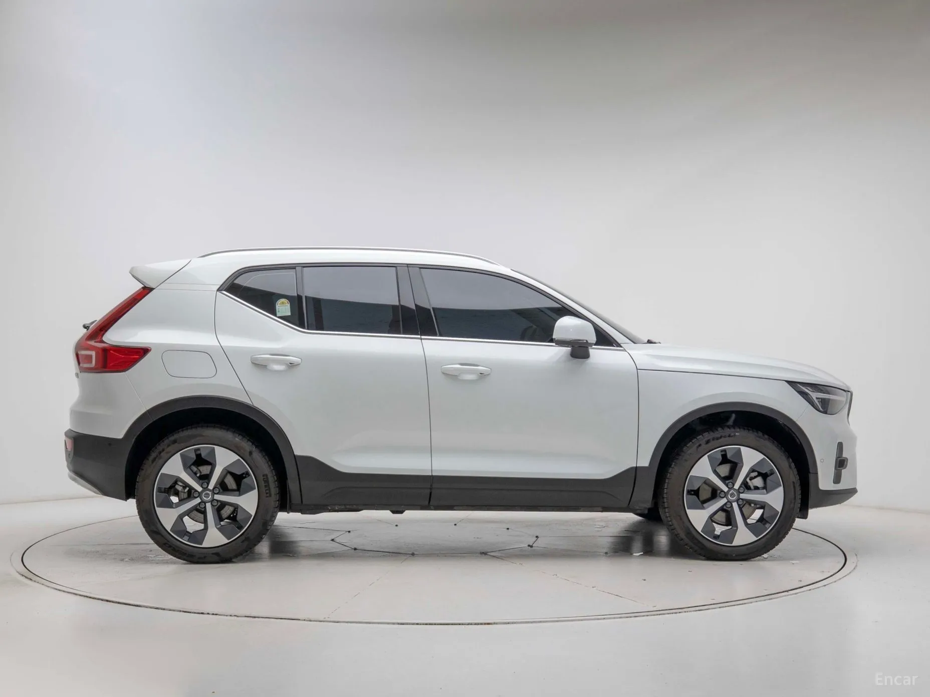 Volvo XC40 превью 4