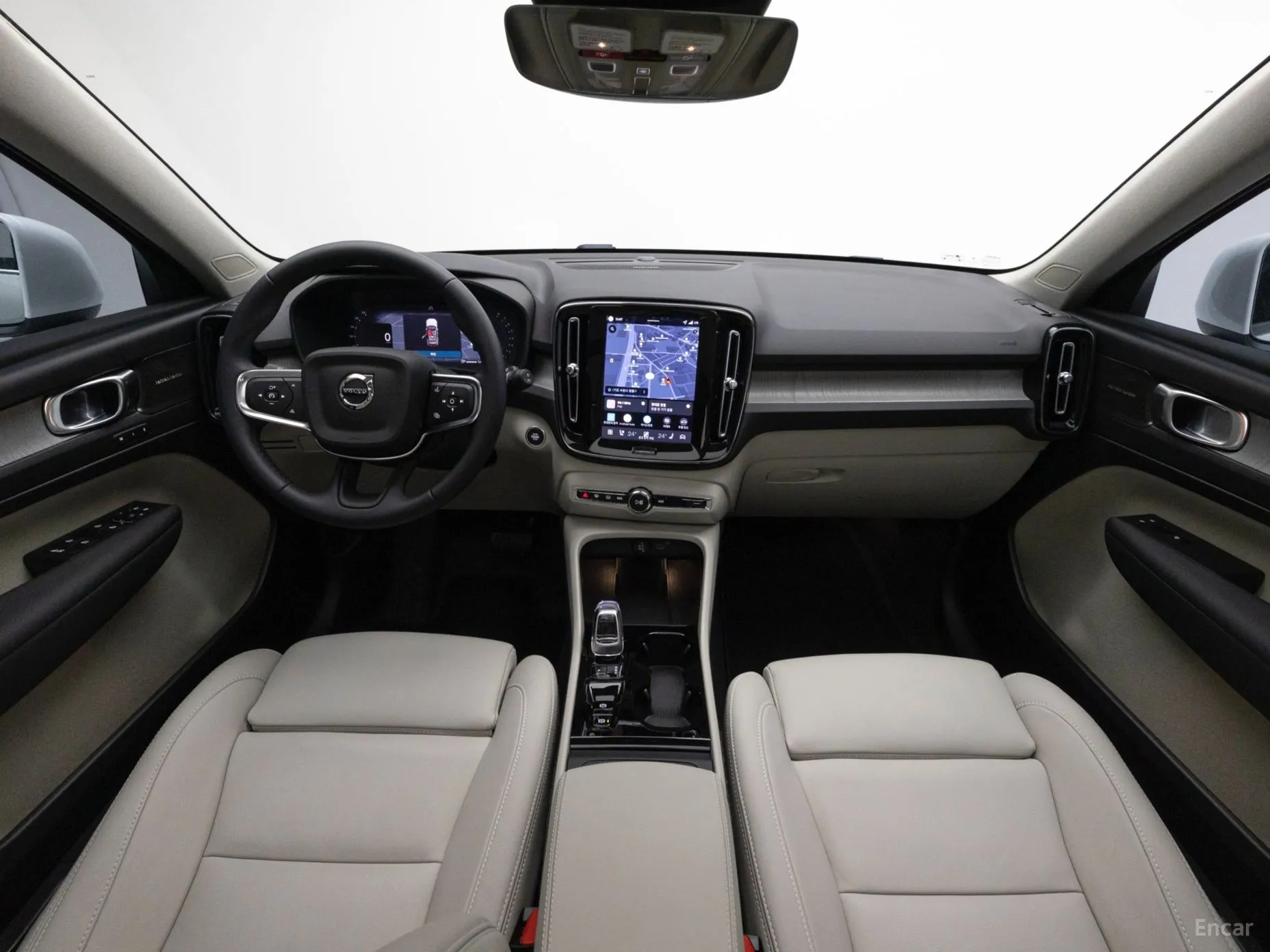 Volvo XC40 превью 7