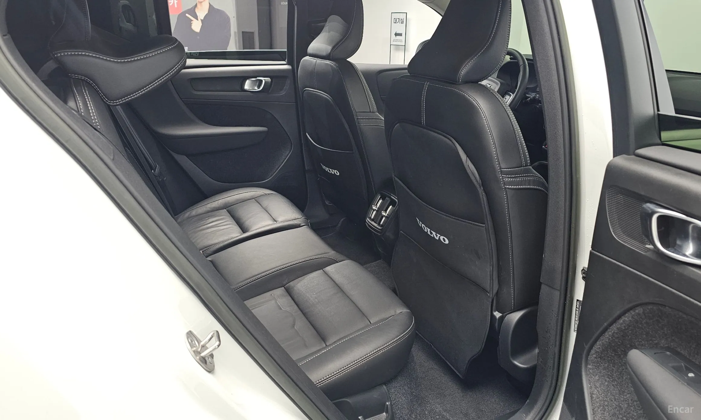 Volvo XC40 превью 12