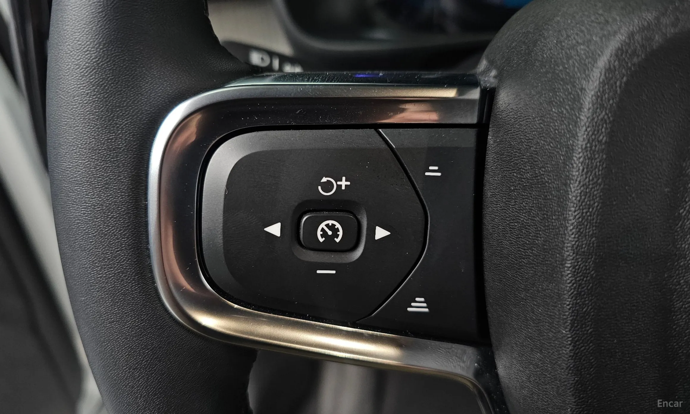 Volvo XC40 превью 19