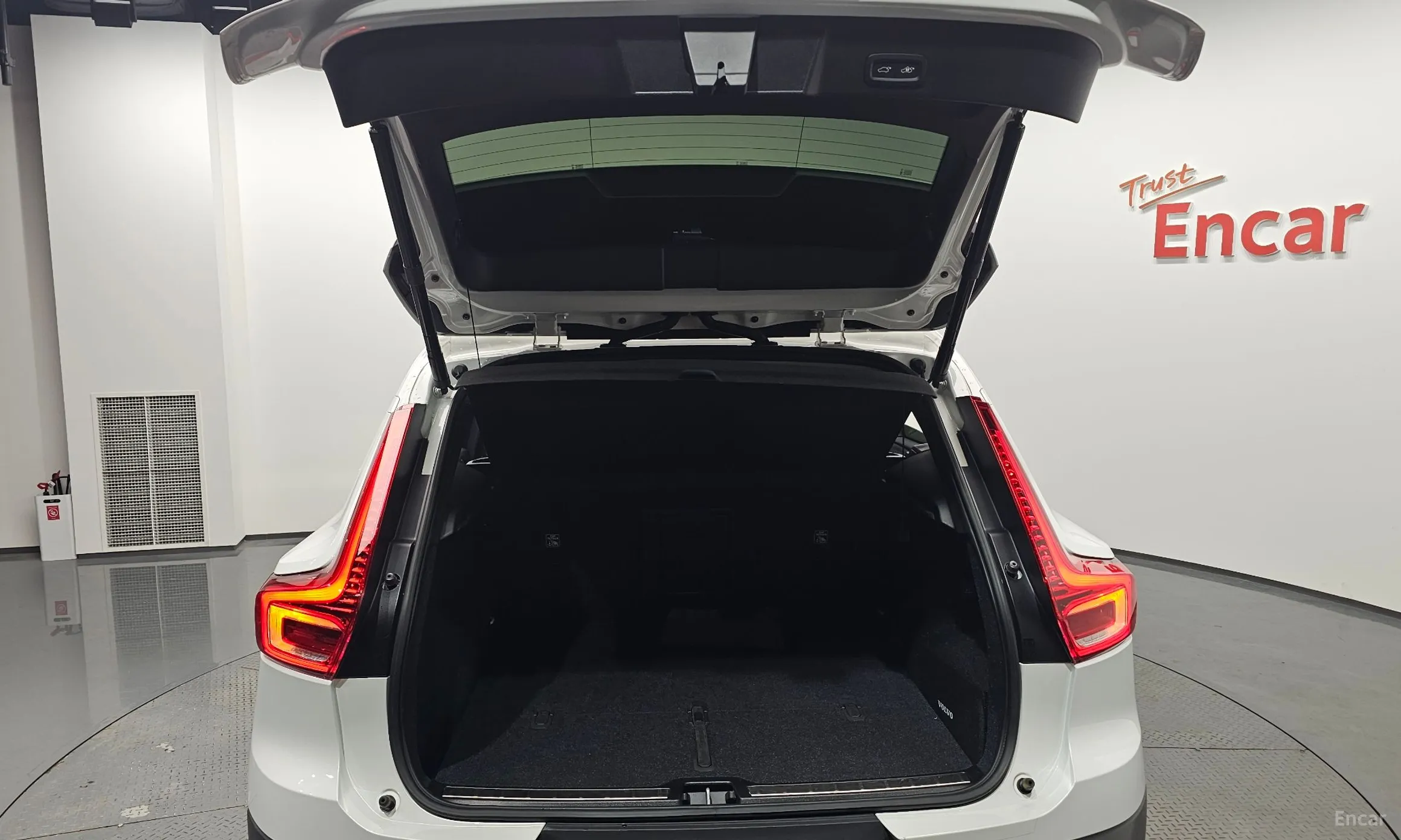 Volvo XC40 превью 20
