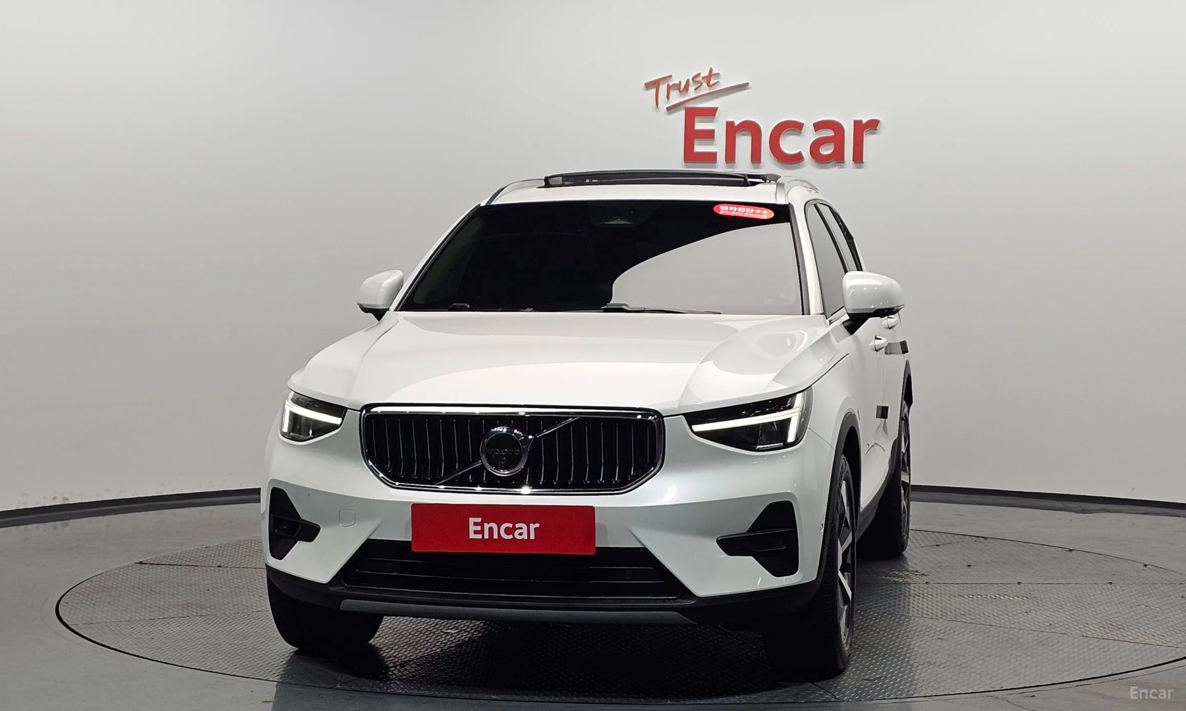 Volvo XC40 превью 3