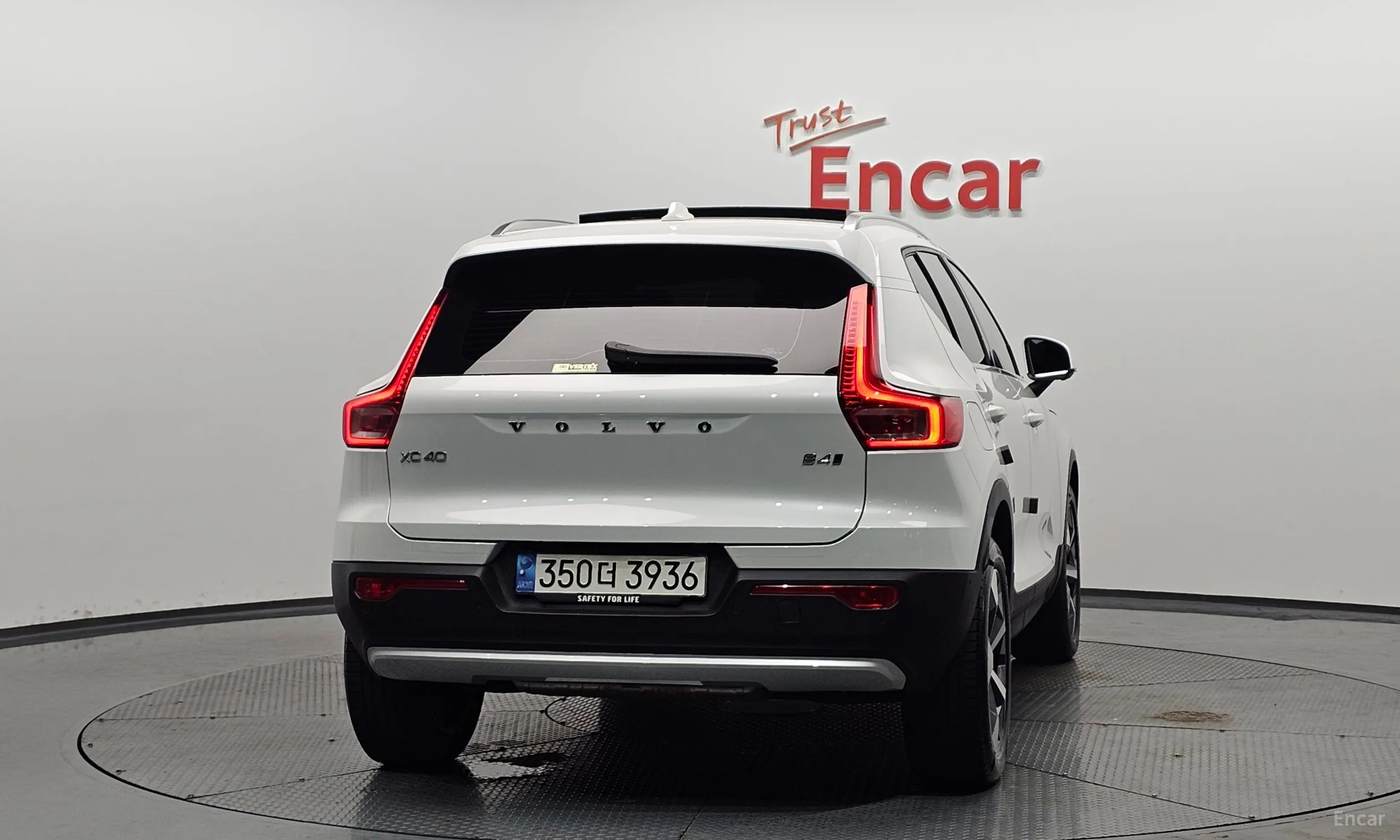 Volvo XC40 превью 4