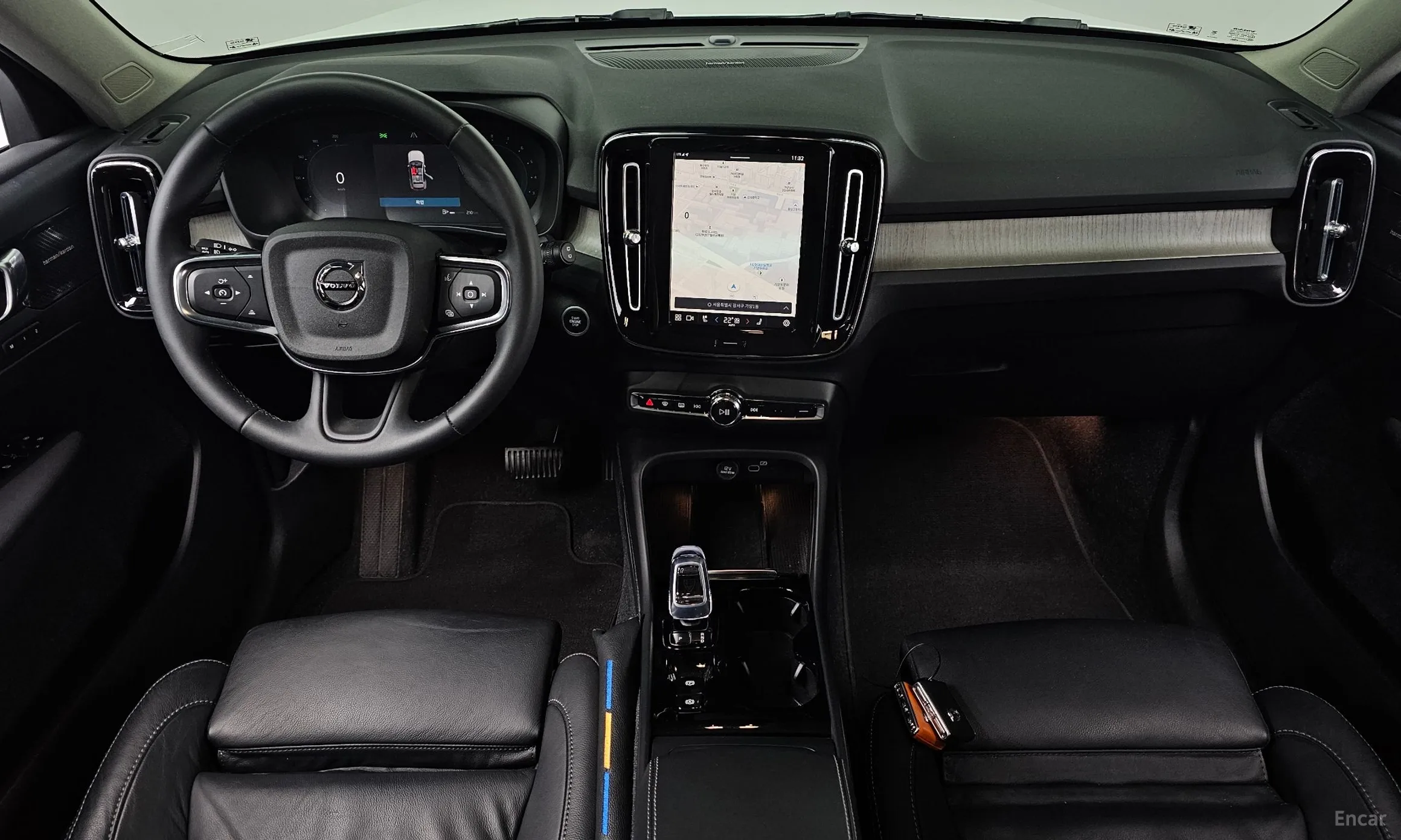 Volvo XC40 превью 7