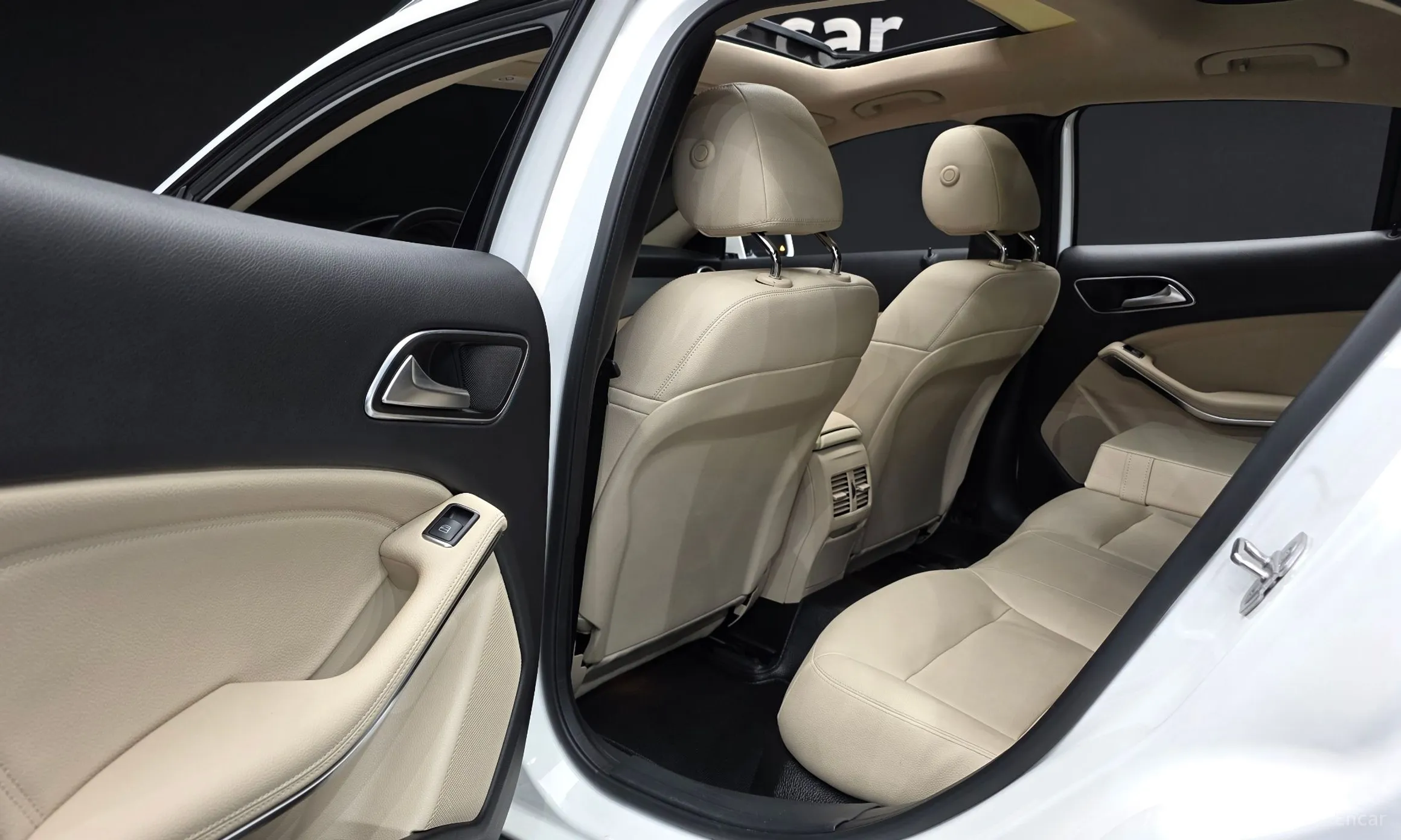 Mercedes Benz GLA-Class X156 превью 11