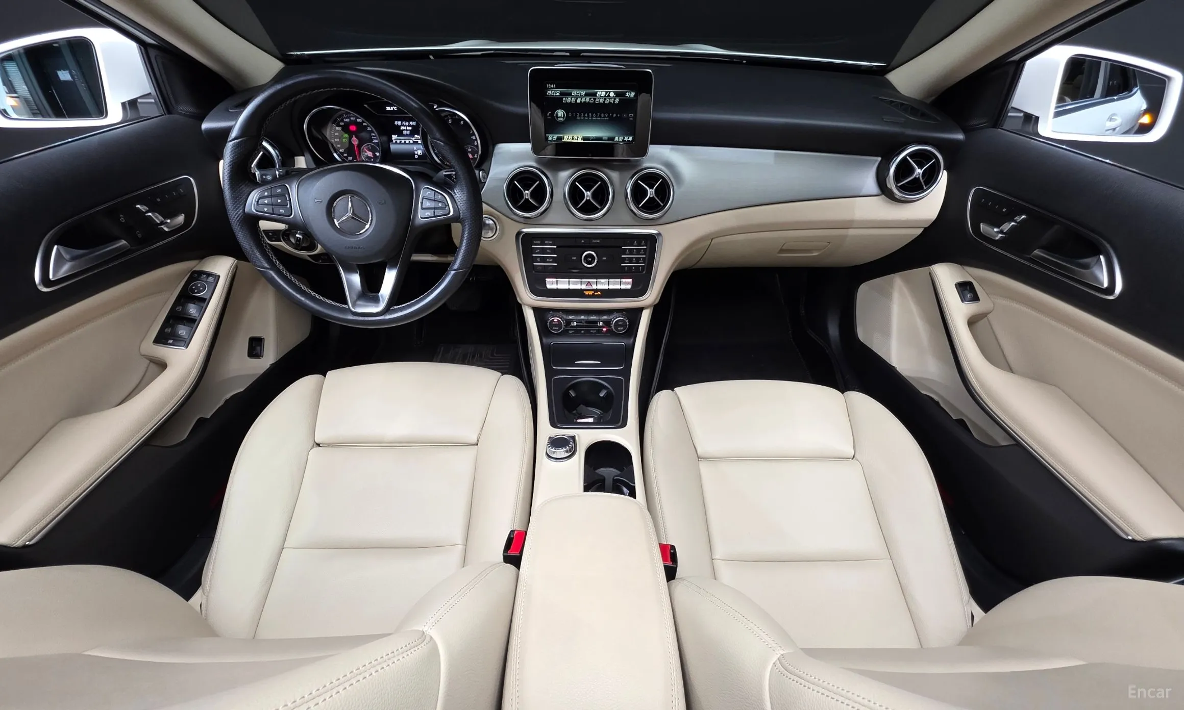 Mercedes Benz GLA-Class X156 превью 7