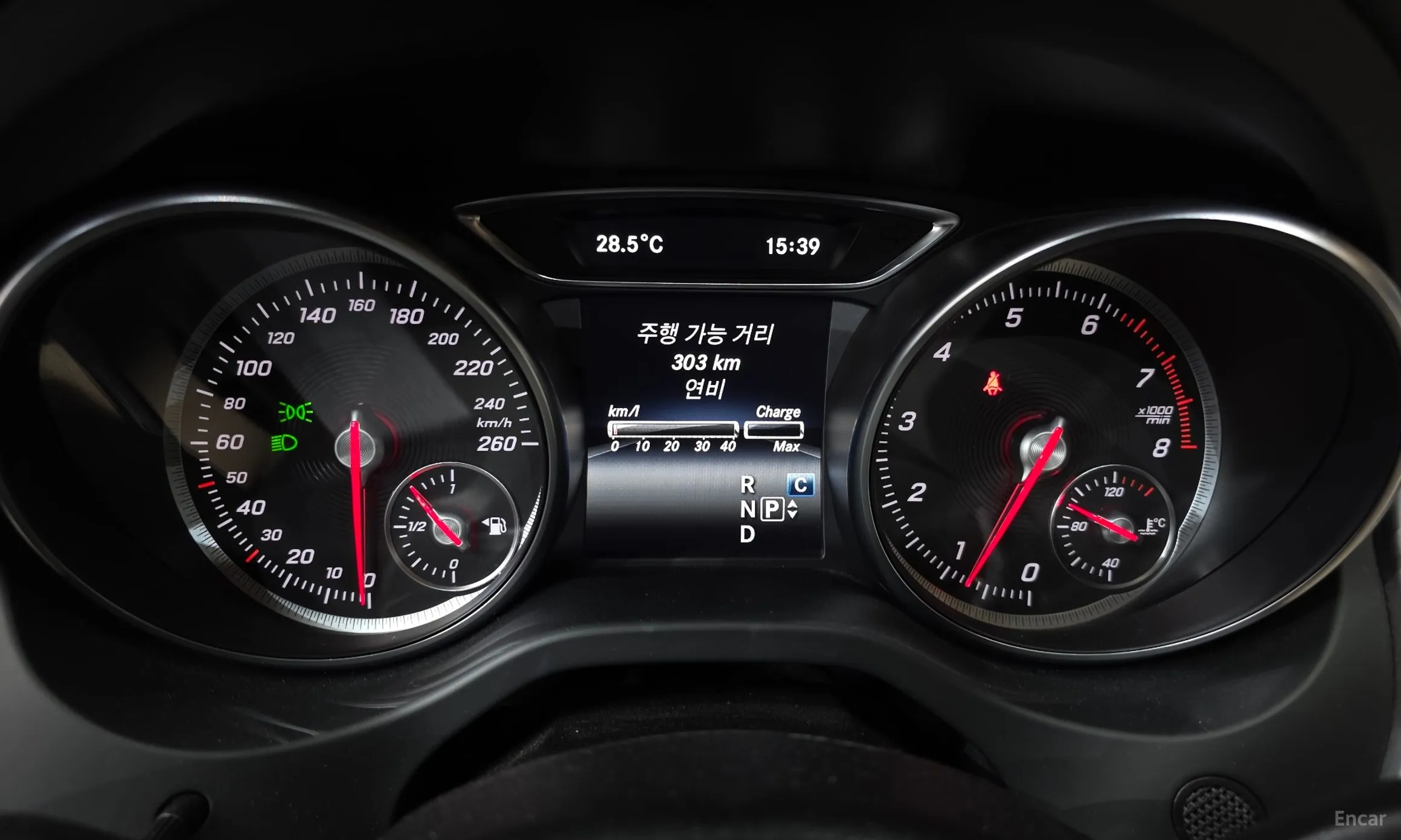 Mercedes Benz GLA-Class X156 превью 8
