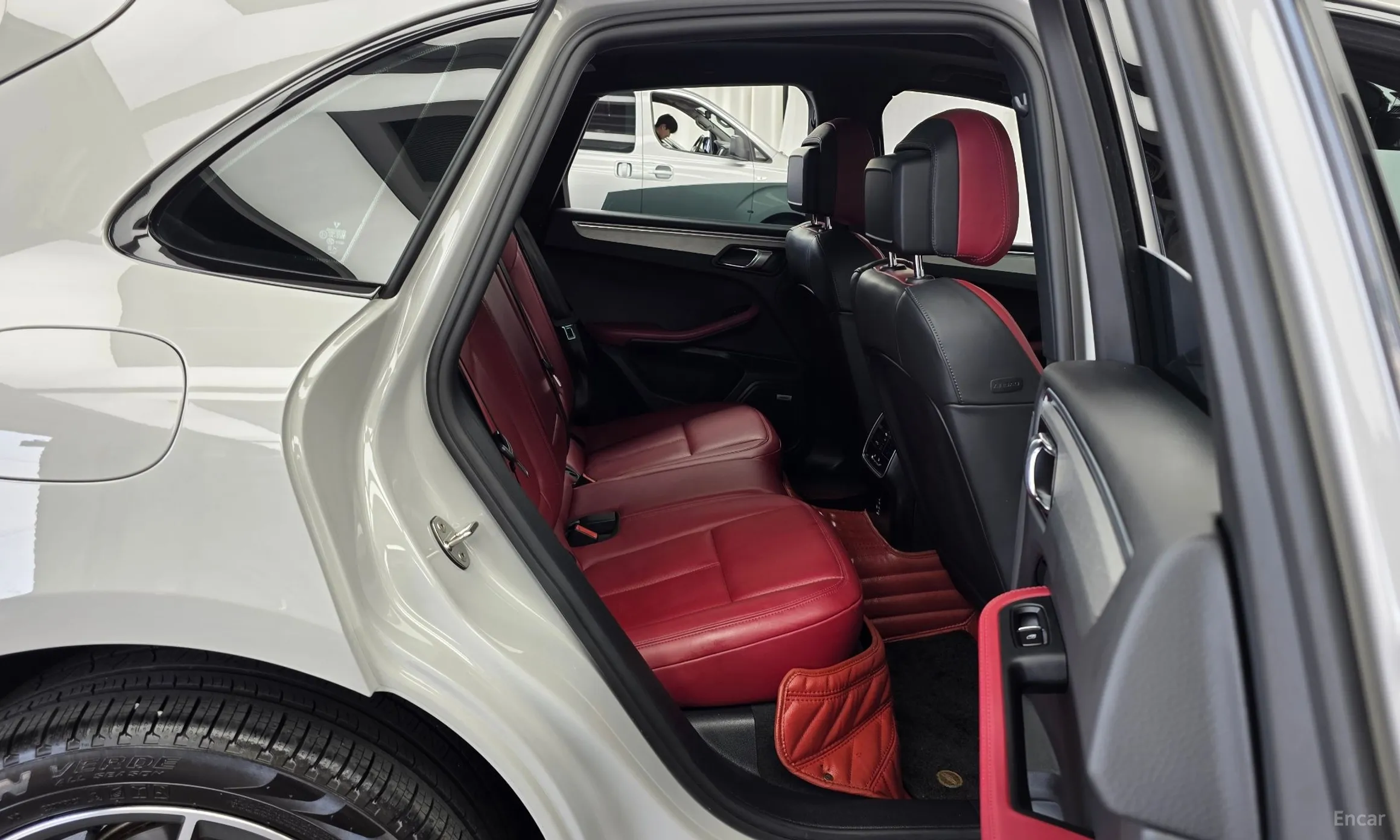 Porsche Macan превью 12
