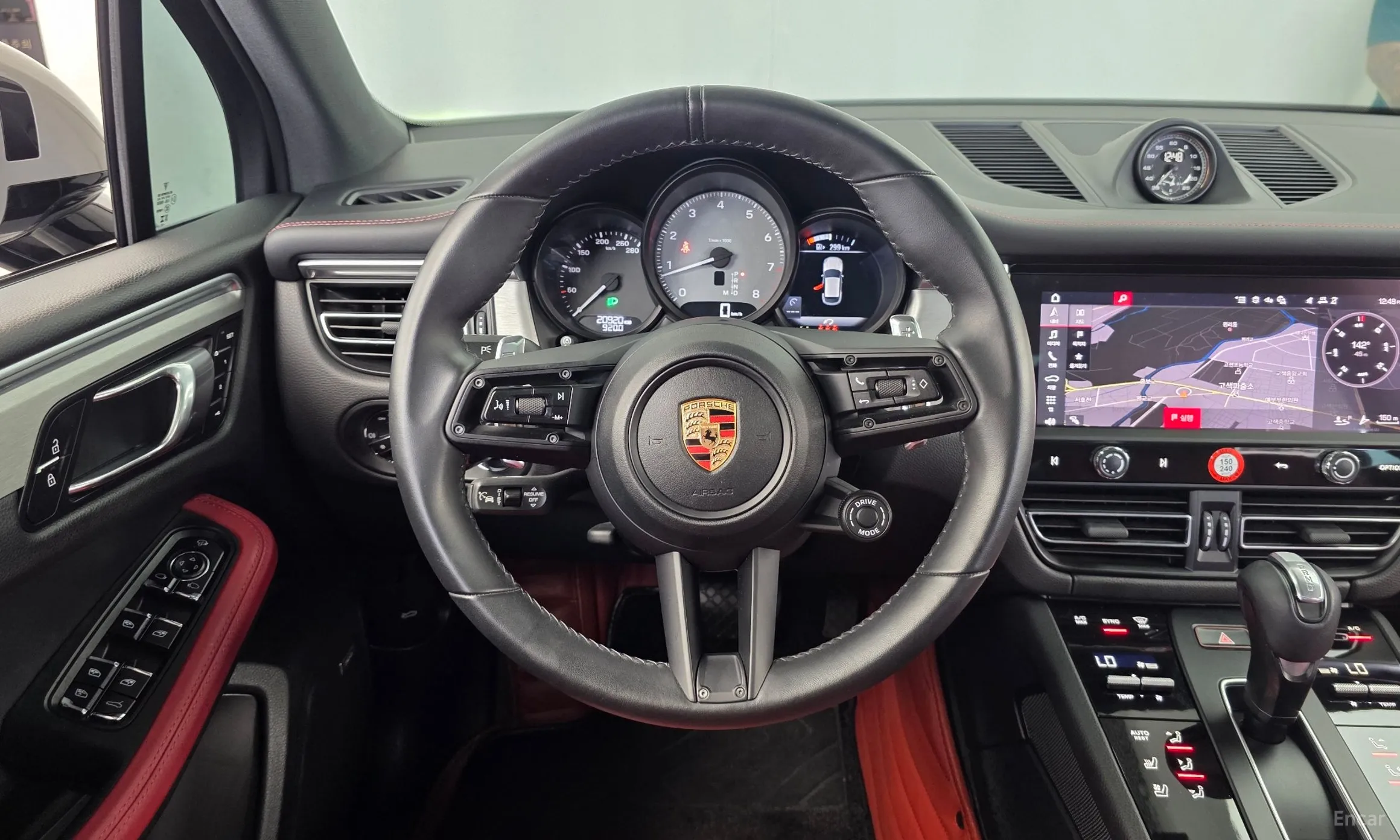 Porsche Macan превью 13
