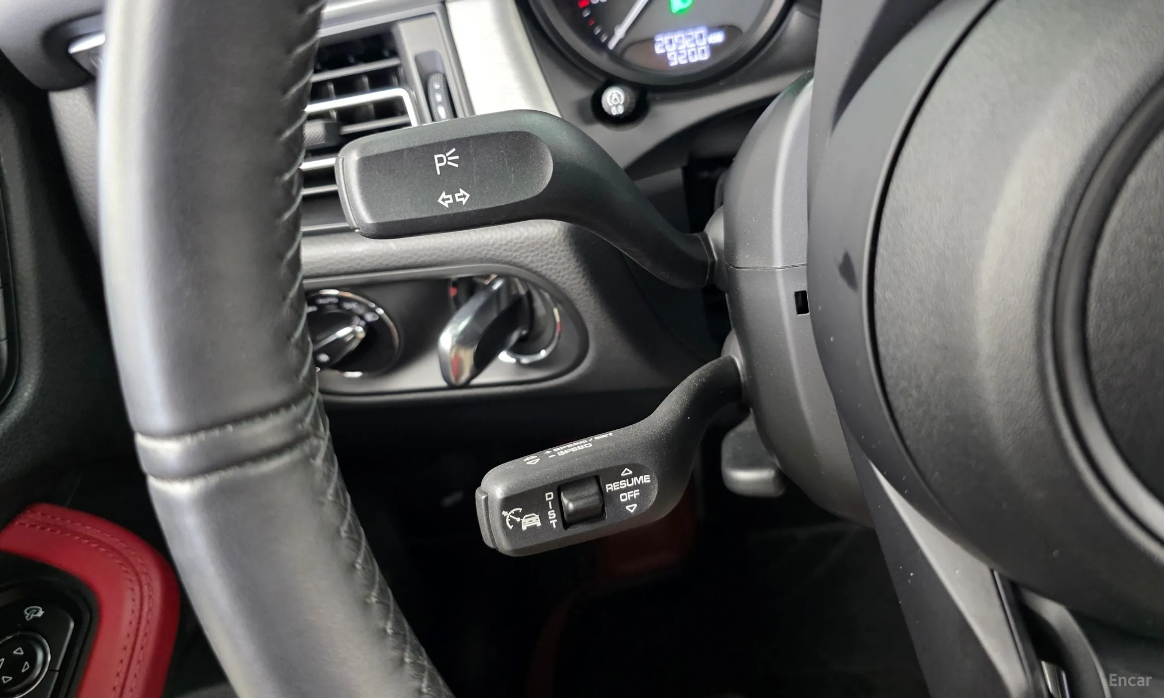 Porsche Macan превью 18