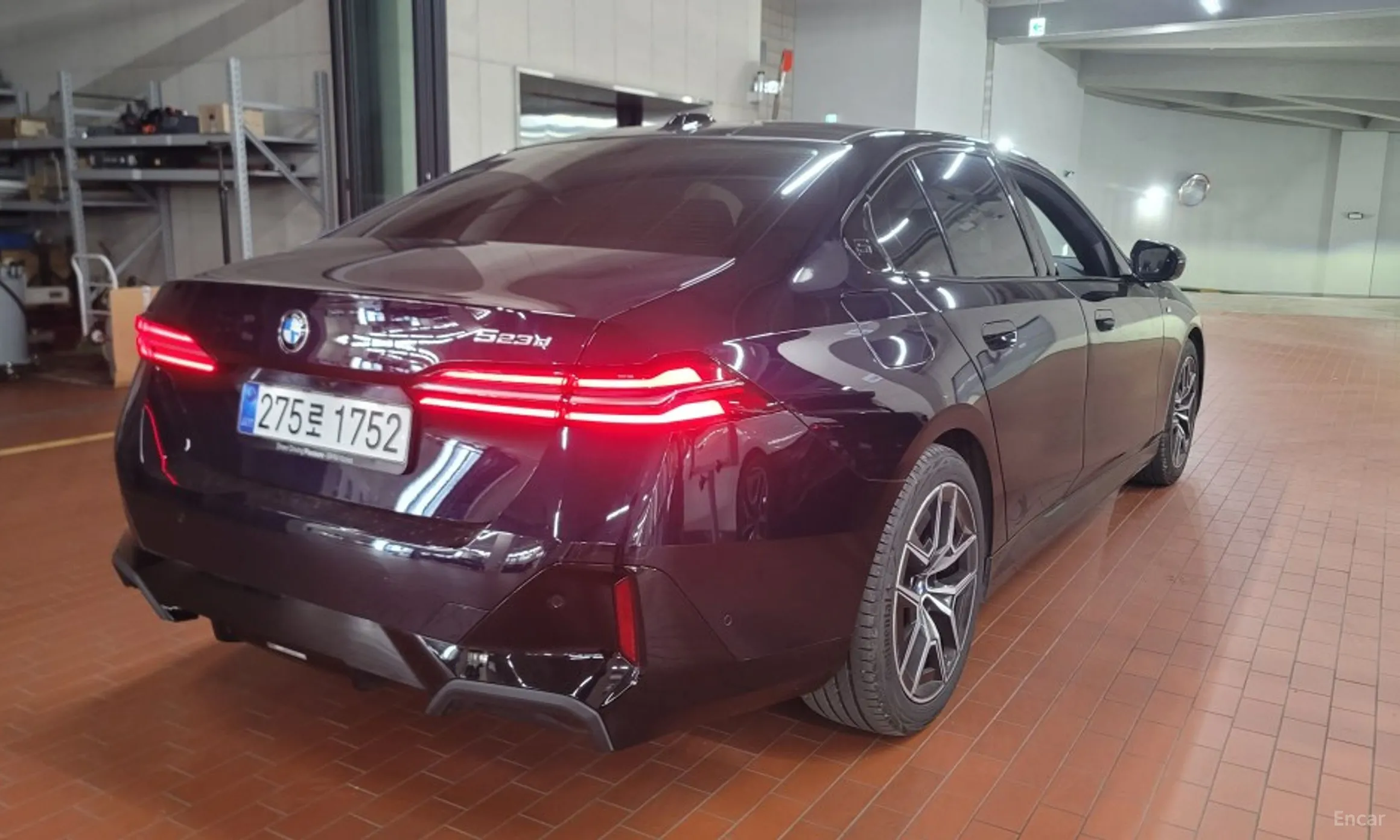 BMW 5 Series (G60) превью 2